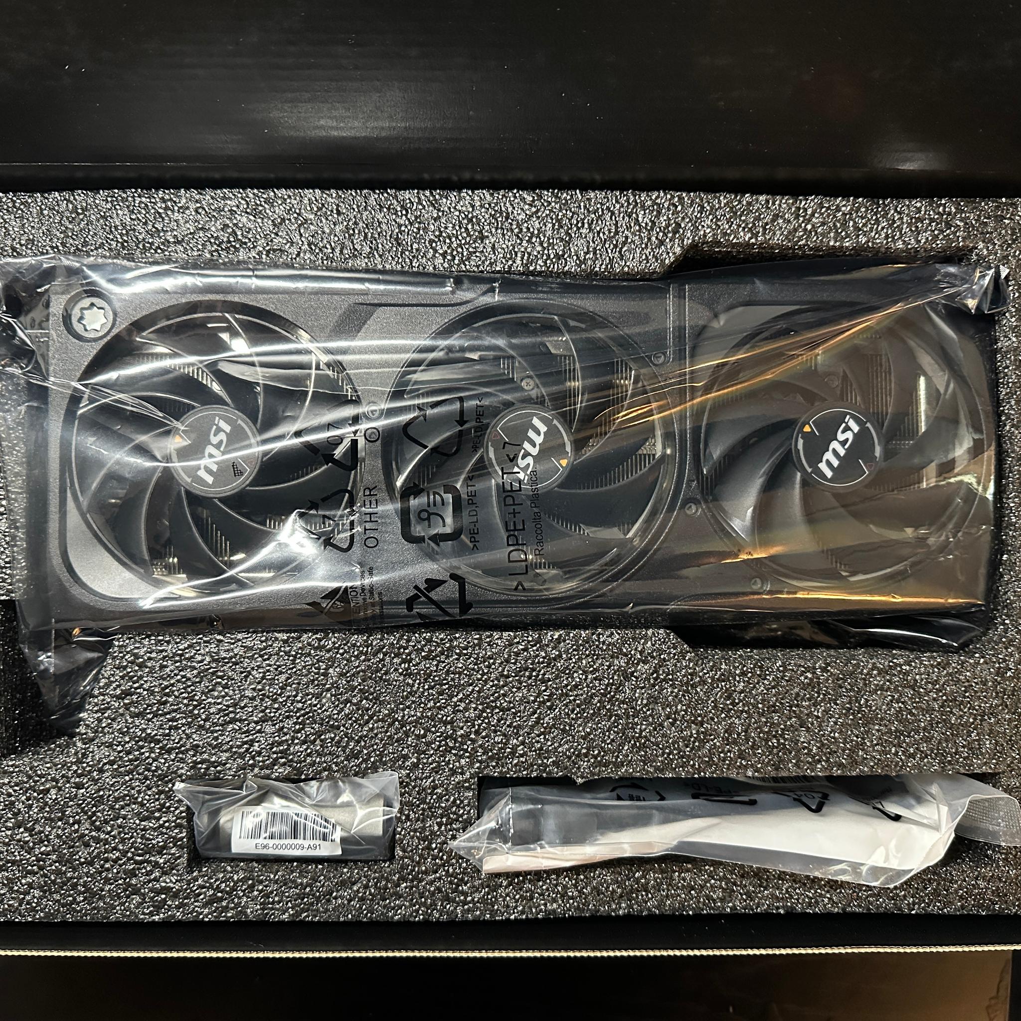 GeForce RTX 5080 - MSI Shadow 3X OC Edition