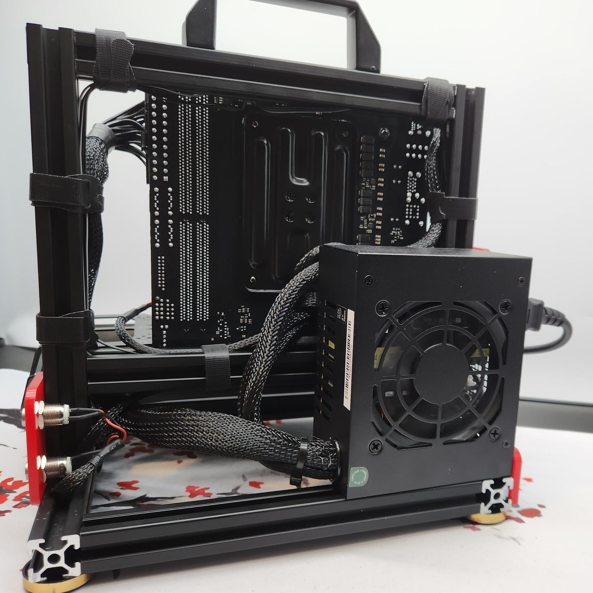 Tiny Portable Rig Ryzen 5 / 32GB DDR 4 / 1TB SSD / RX 6600 8GB