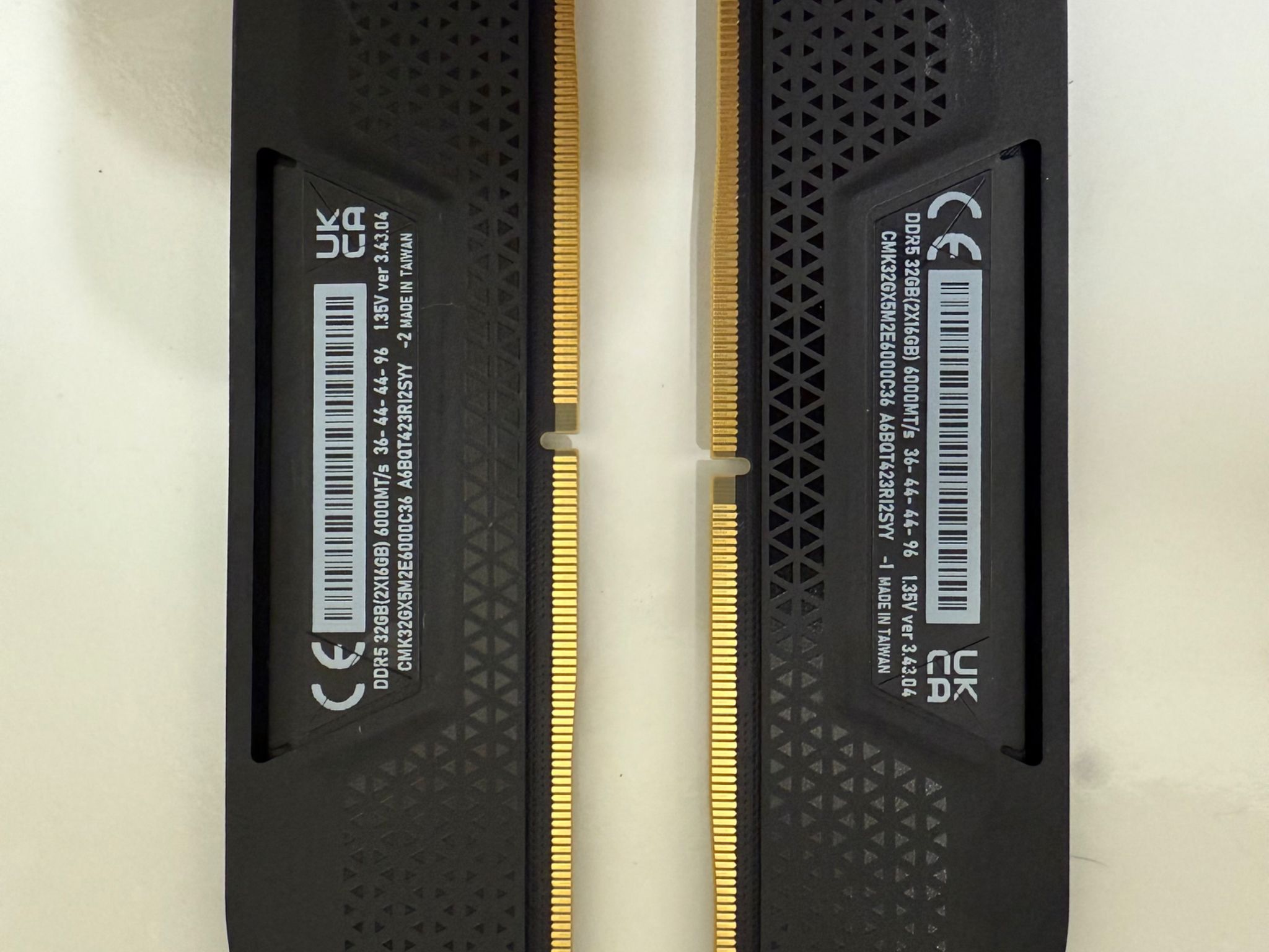 CORSAIR Vengeance 32GB (2 x 16GB) 288-Pin PC RAM DDR5 6000 (PC5 48000) Model CMK32GX5M2E6000C36
