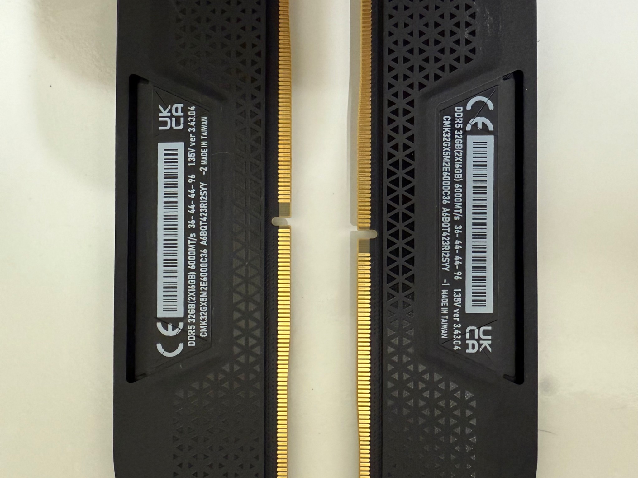 CORSAIR Vengeance 32GB (2 x 16GB) 288-Pin PC RAM DDR5 6000 (PC5 48000) Model CMK32GX5M2E6000C36