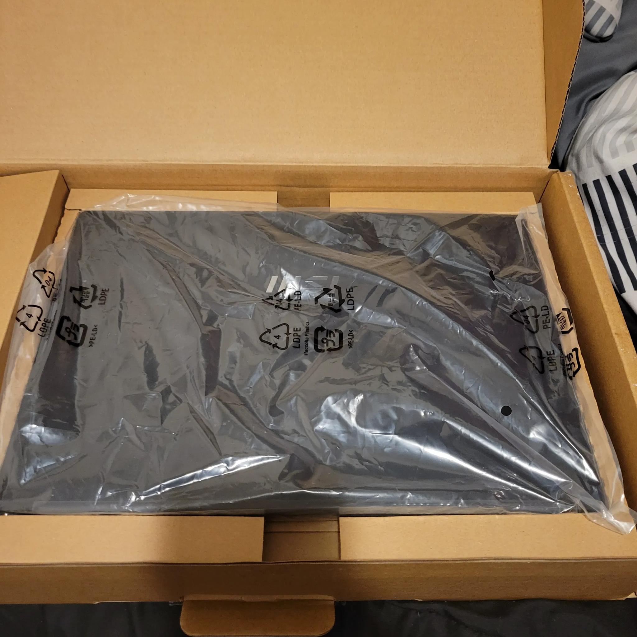 MSI Modern 14 14" Ultra Thin and Light Laptop AMD Ryzen 7-7730U 16 GB DDR4