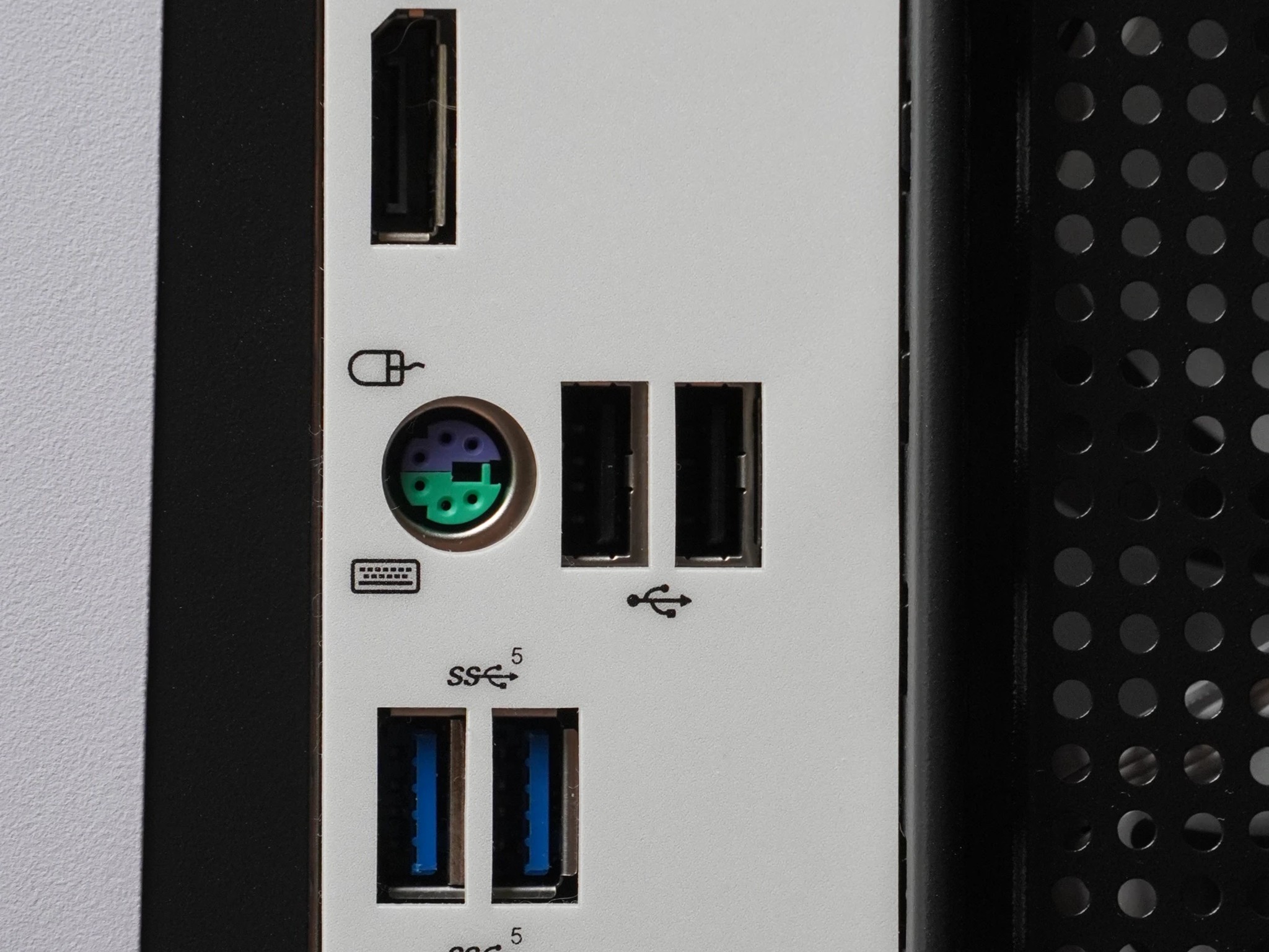 White Gaming Pc | Ryzen 7 5700X | RTX 3070 | DDR4 16GB | 512GB NVMe | Win 11 Pro (Activated)