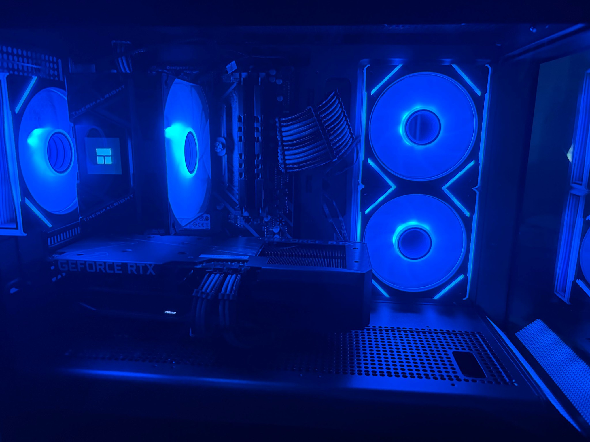**❄️🔥 AORUS RTX 3060 ELITE 12GB + Ryzen 7 3700X | 16GB OLOy 3000MHz | 2.5TB Blackout Gaming PC 🔥❄️**