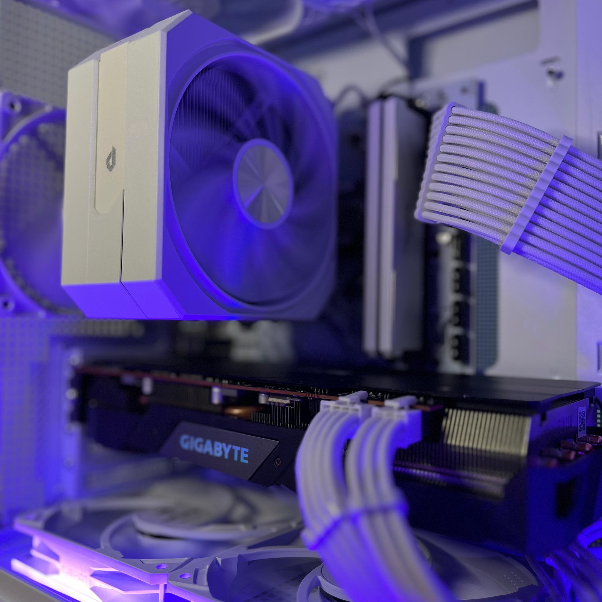 WHITE GAMING PC(RYZEN 5 3500x+RX 5700xt)