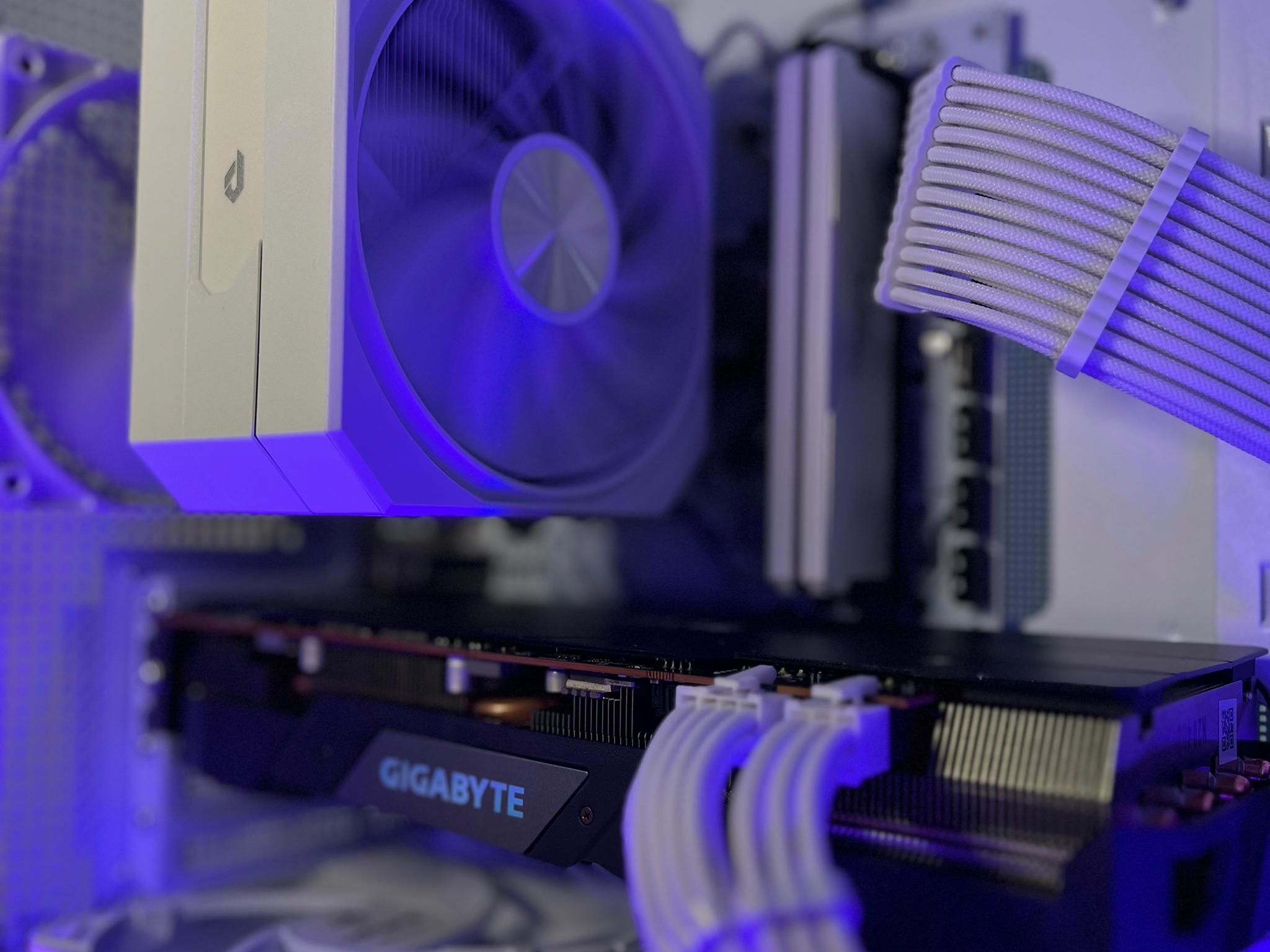 WHITE GAMING PC(RYZEN 5 3500x+RX 5700xt)