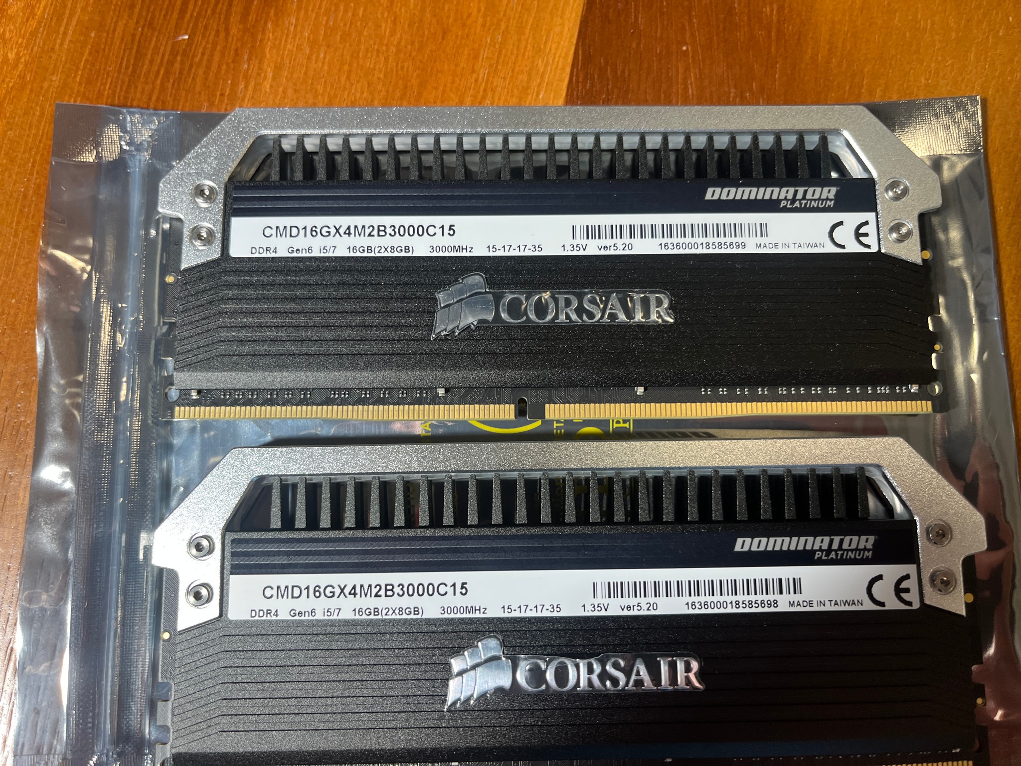 Corsair Dominator Platinum DDR4 16GB (2x8GB) 3000 MHz CMD16GX4M2B3000C15