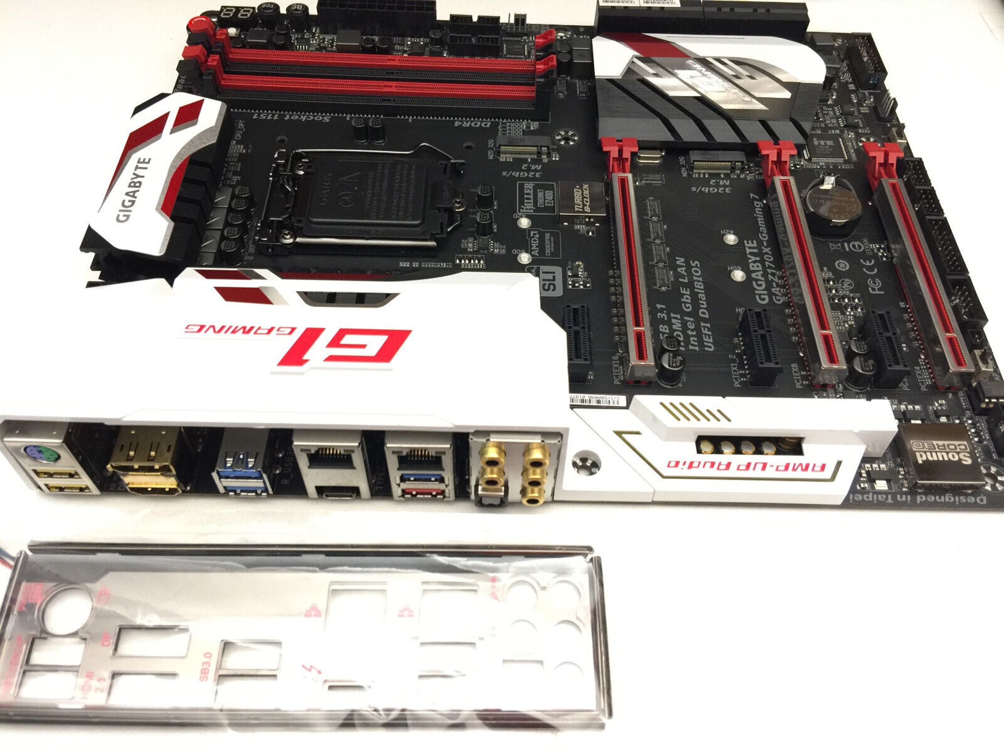 Intel i7 7700, RX 580 8GB, 32GB RAM, Fractal Design Define-S