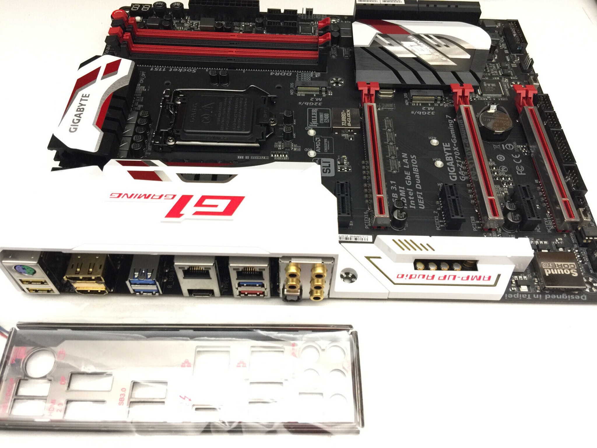 Intel i7 7700, RX 580 8GB, 32GB RAM, Fractal Design Define-S