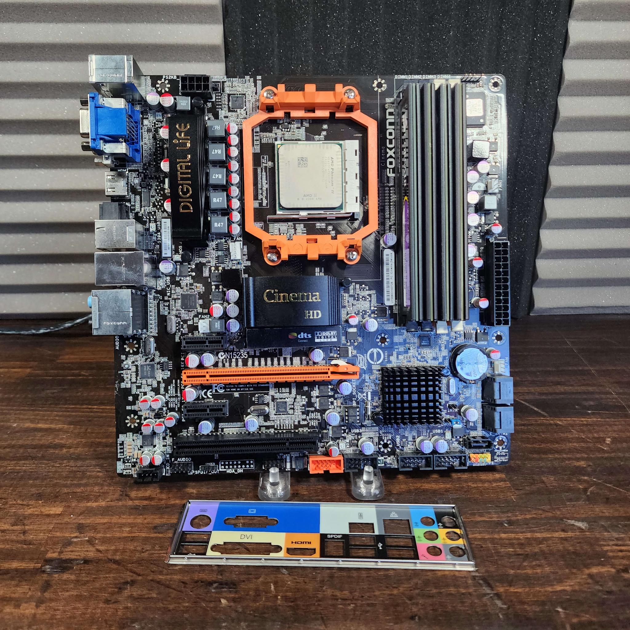 Foxconn Cinema II Deluxe AM3 // AMD Phenom II 4-Cores 3.20GHz // Corsair XMS2 4x2GB 8GB 800MHz 