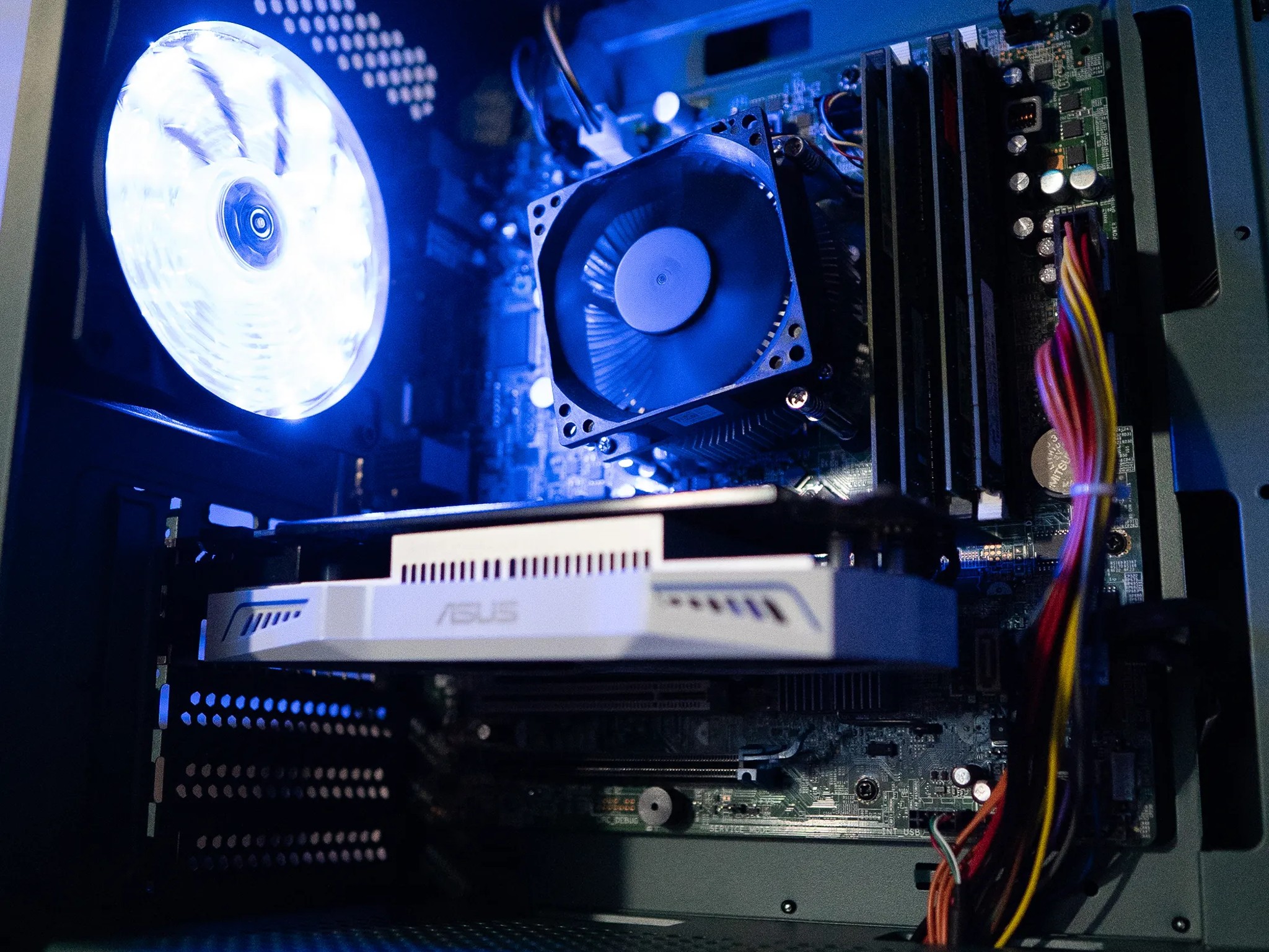 ⚫❄️ | NVIDIA GTX 950 | INTEL i5 2400 | 10GB DDR3 RAM | 240GB SSD + 80GB HDD | Arctic Blizzard