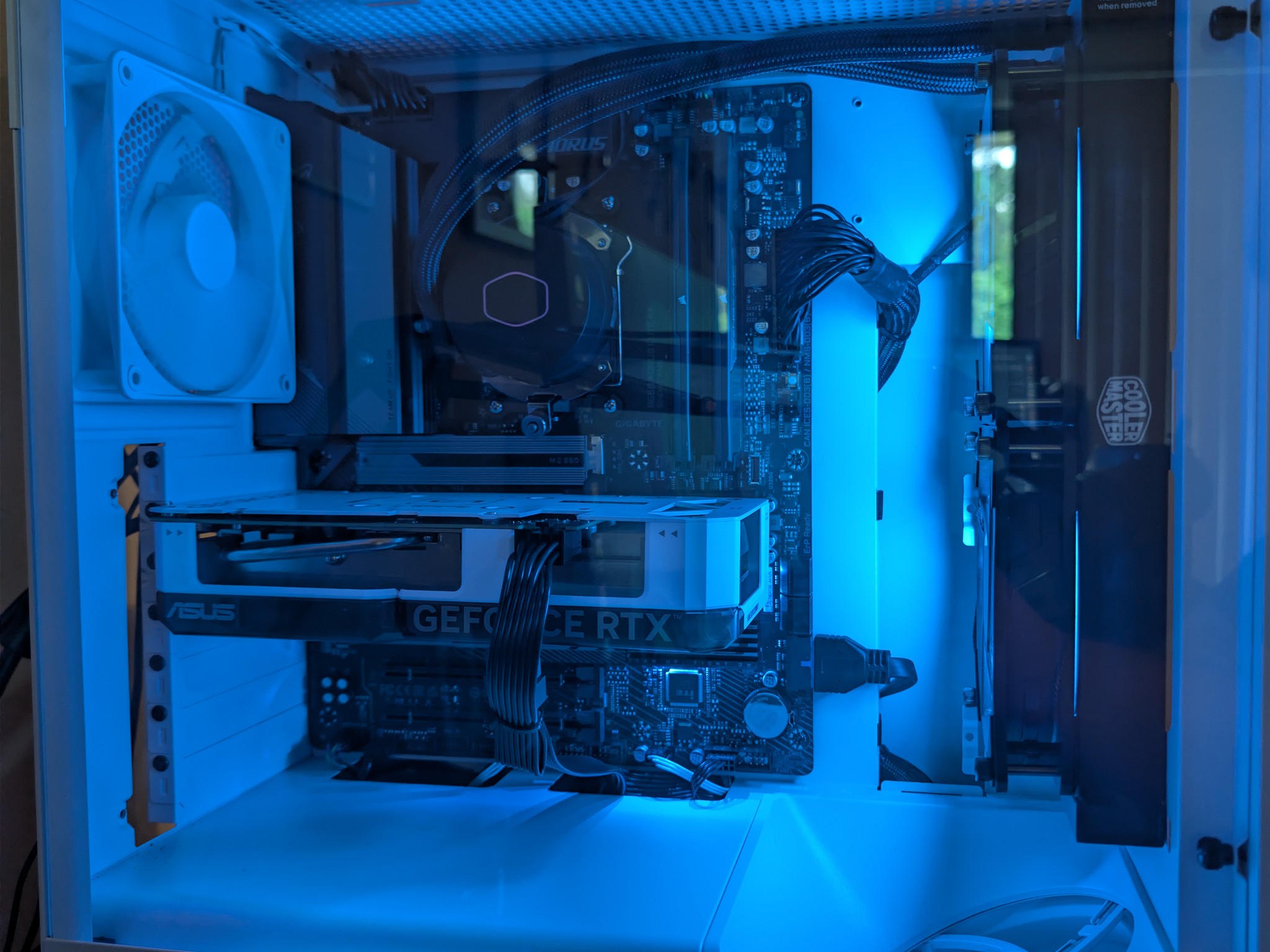Ryzen 7 7800X3D | RTX 4060 8GB | 32GB DDR5 RAM 5600MT/s