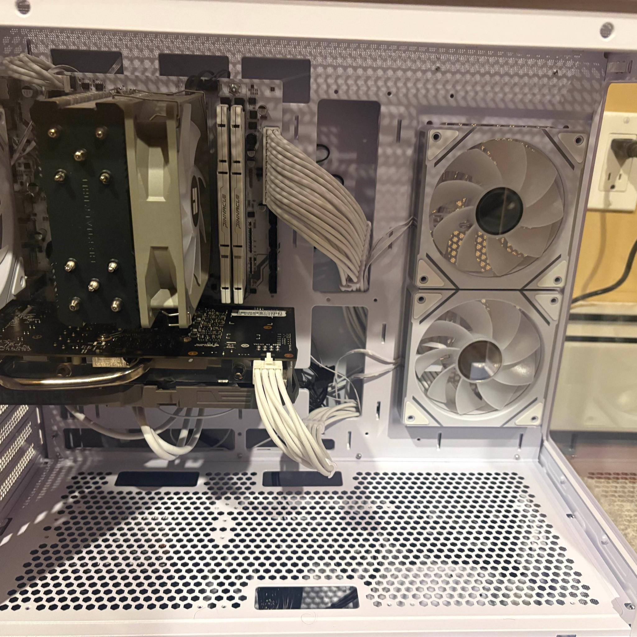 White Gaming PC – Ryzen 5 3600 + RTX 2060 Super – 16GB RAM, 1TB NVMe