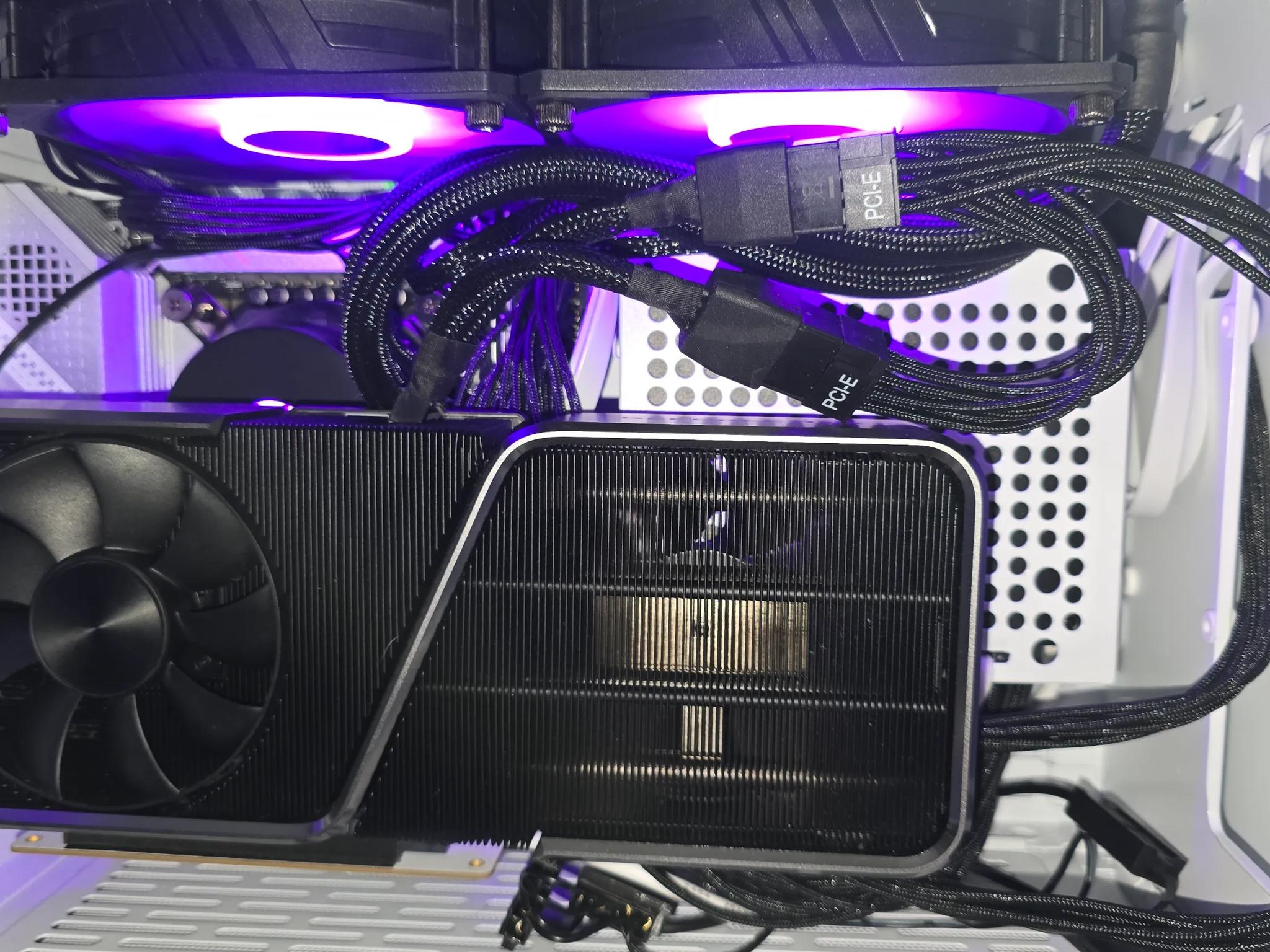 SMALL FORM FACTOR / SFF GAMING PC - 3070 TI FE, I-7 12700K, 32GB DDR5, 2TB WD SN850X, LIQUID COOLED
