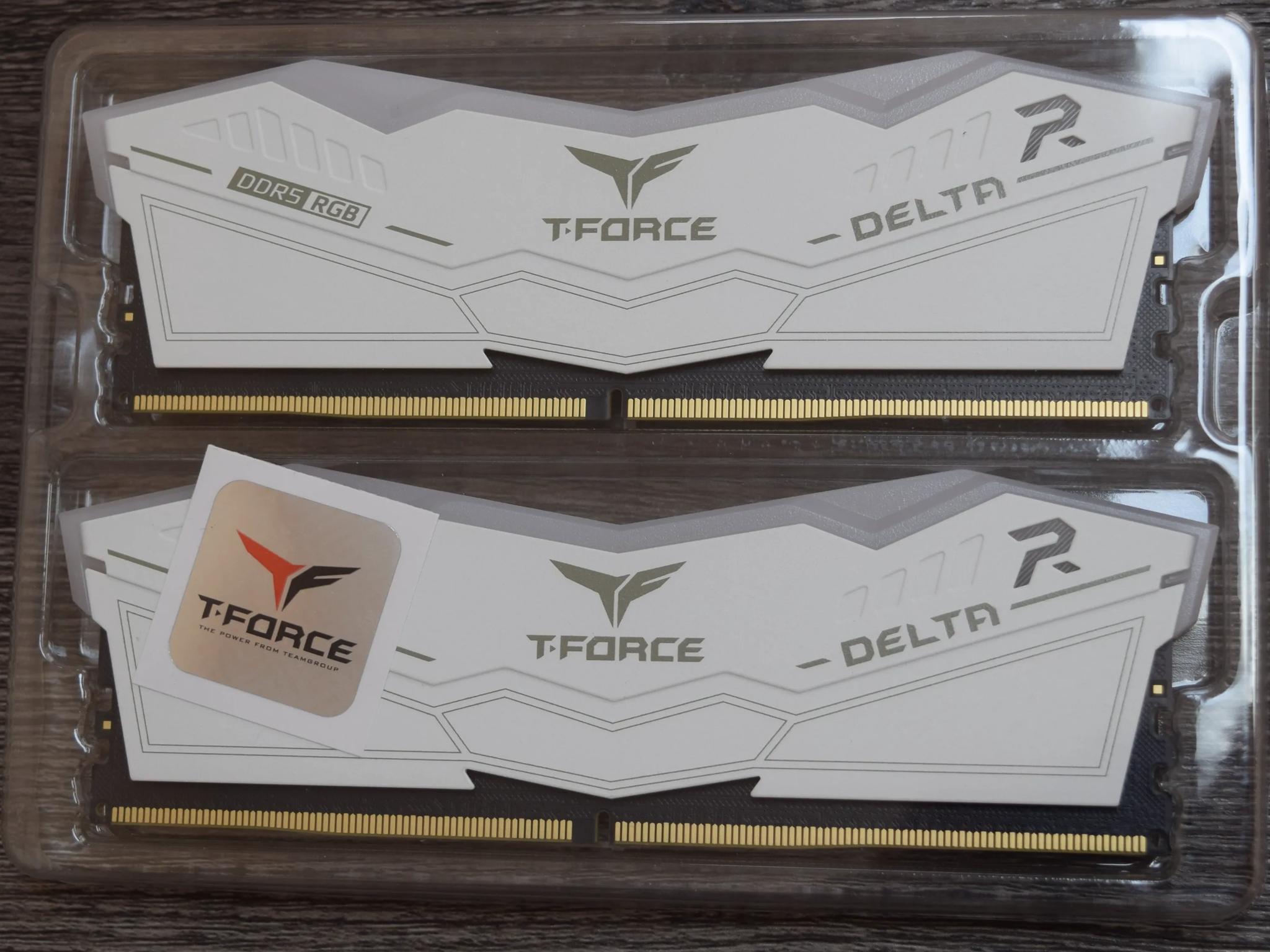 Team Group 16GB (2 x 8GB) 288-Pin White DDR5 6000 CL38 FF4D516G6000HC38ADC01