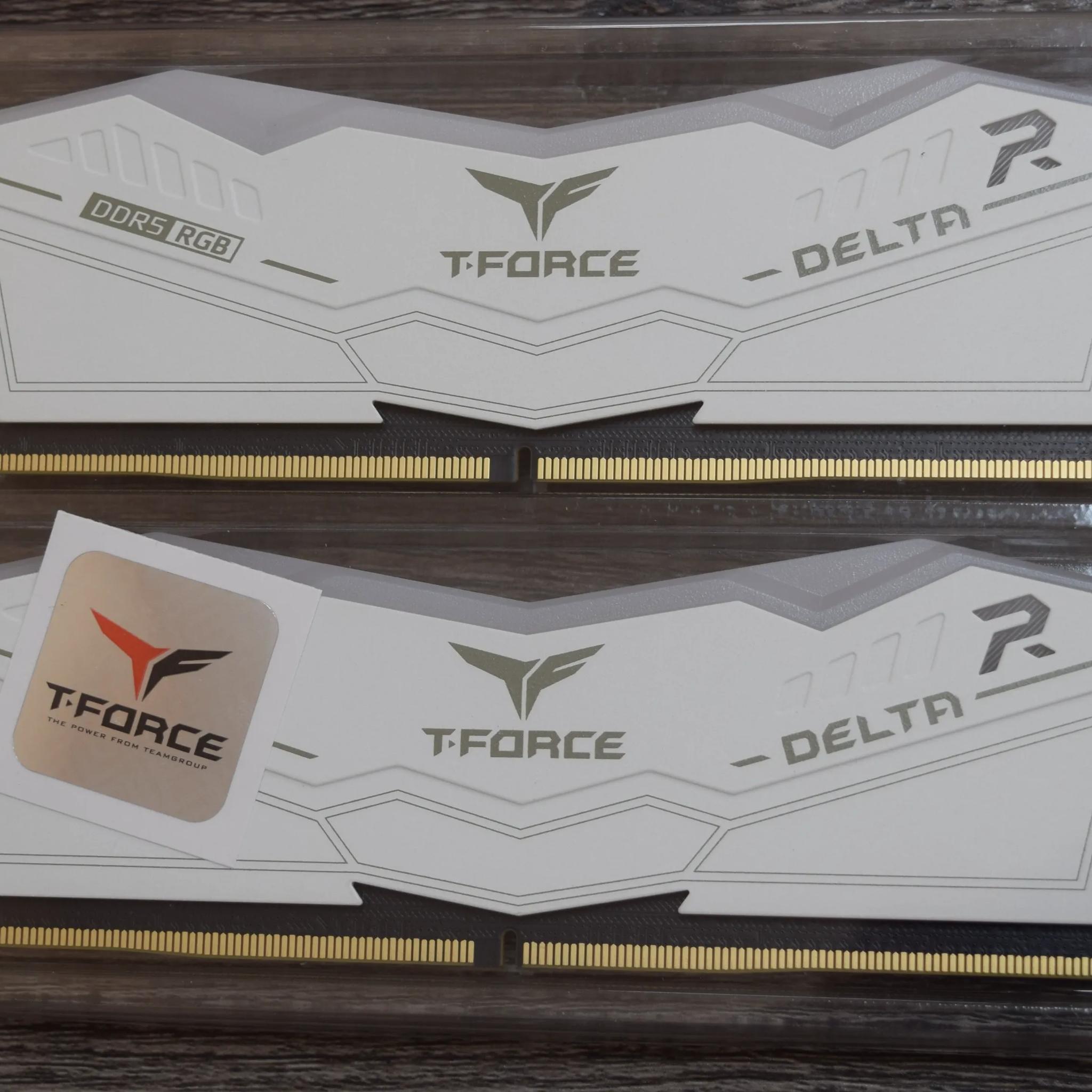 Team Group 16GB (2 x 8GB) 288-Pin White DDR5 6000 CL38 FF4D516G6000HC38ADC01