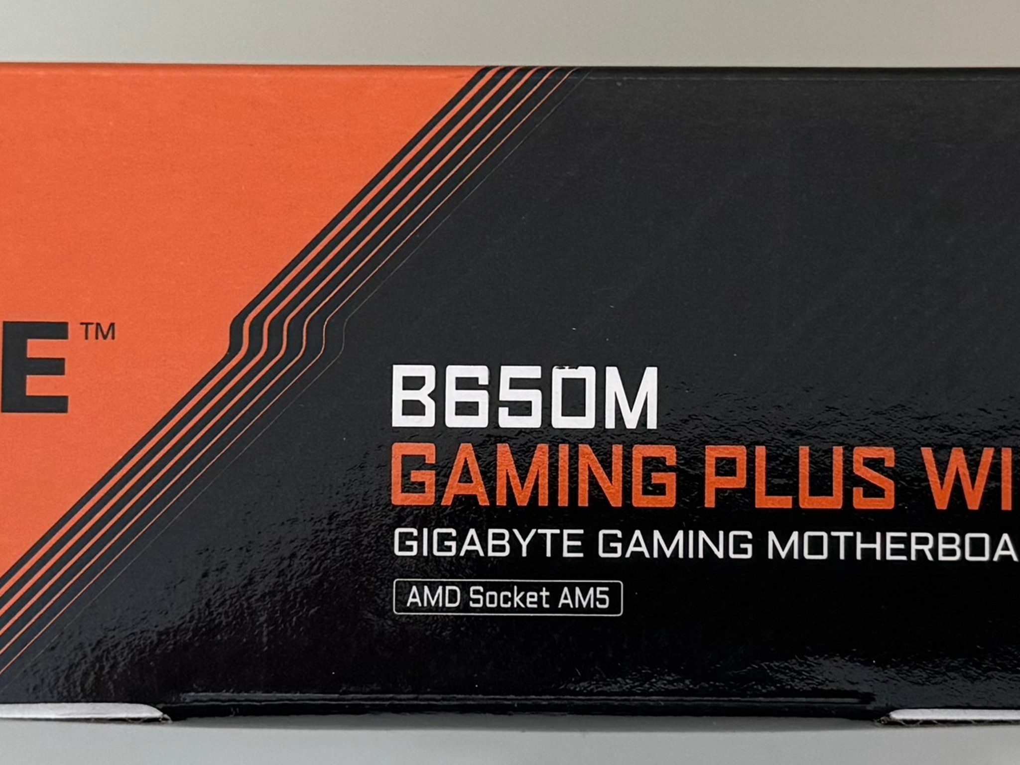 AMD Ryzen 7 7700X CPU + GIGABYTE B650M GAMING PLUS WIFI Socket AM5 B650 Micro-ATX Motherboard combo