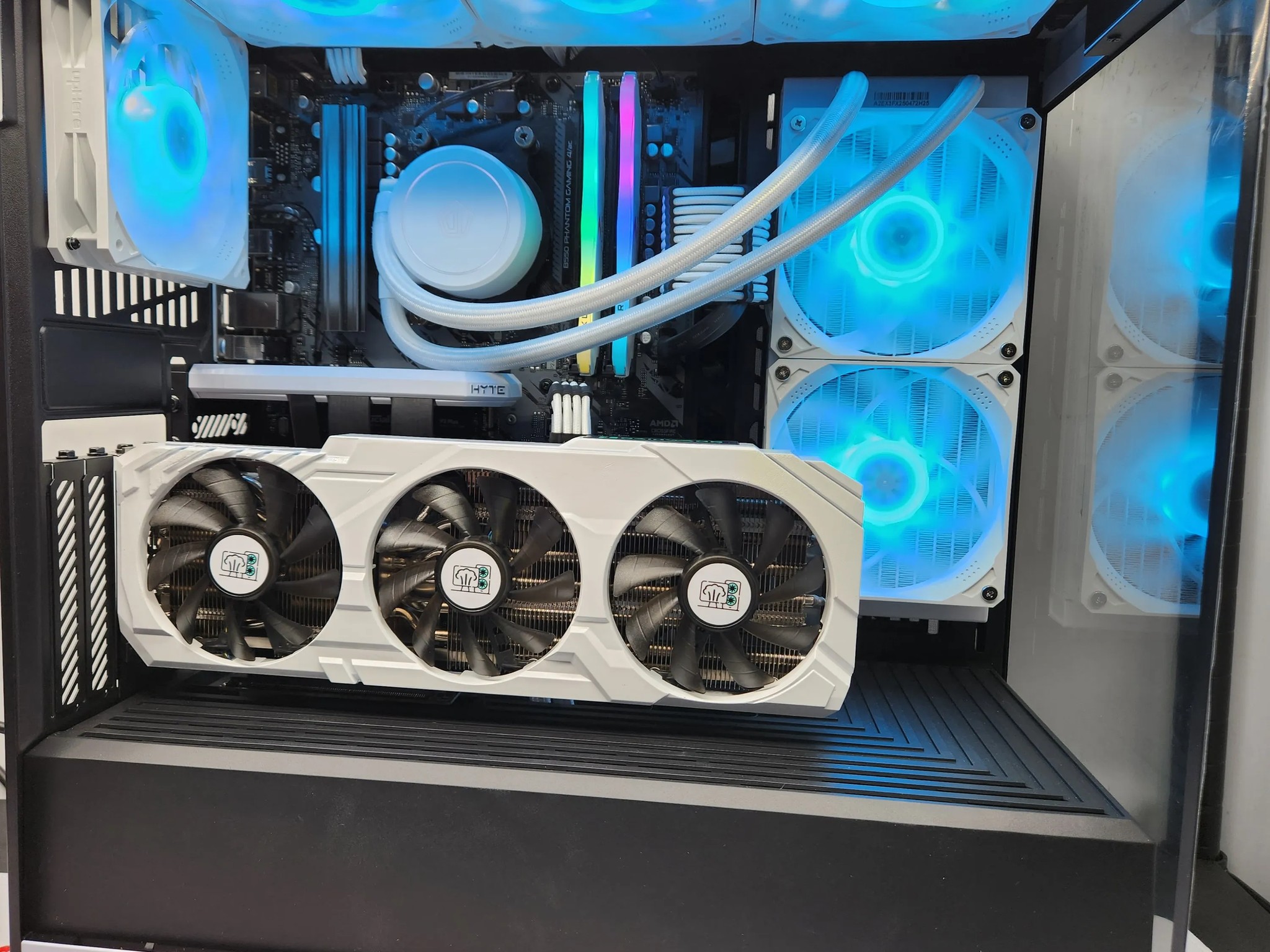 THE BEAST Gaming RIG Ryzen 7 / 32GB DDR 4/ 1TB GEN 4 SSD / RTX 3070 8GB