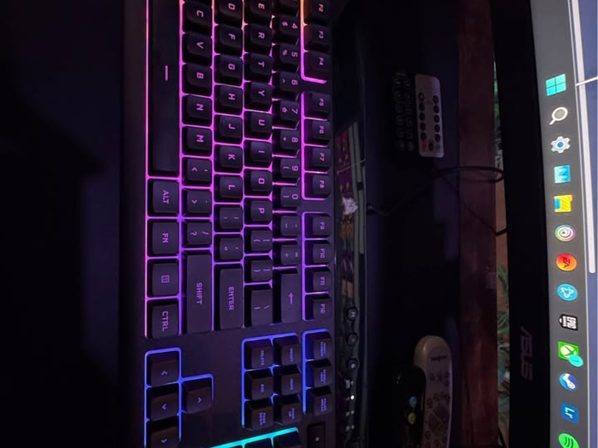 Corsair Wired K55 RGB Pro Keyboard & Corsair Sabre Mouse