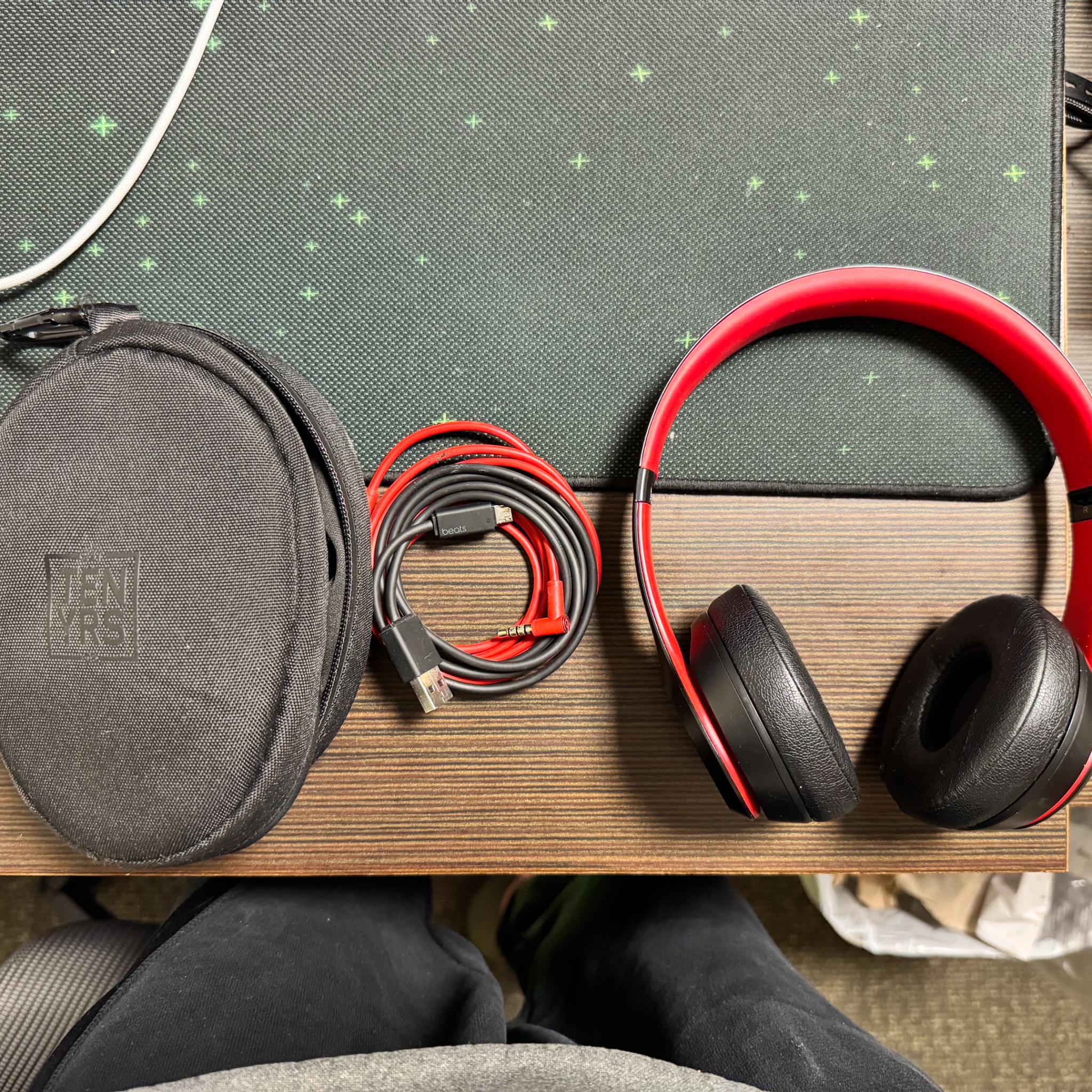 Apple Beats Solo 3 Wireless Headphones Decade Collection Defiant Black Red