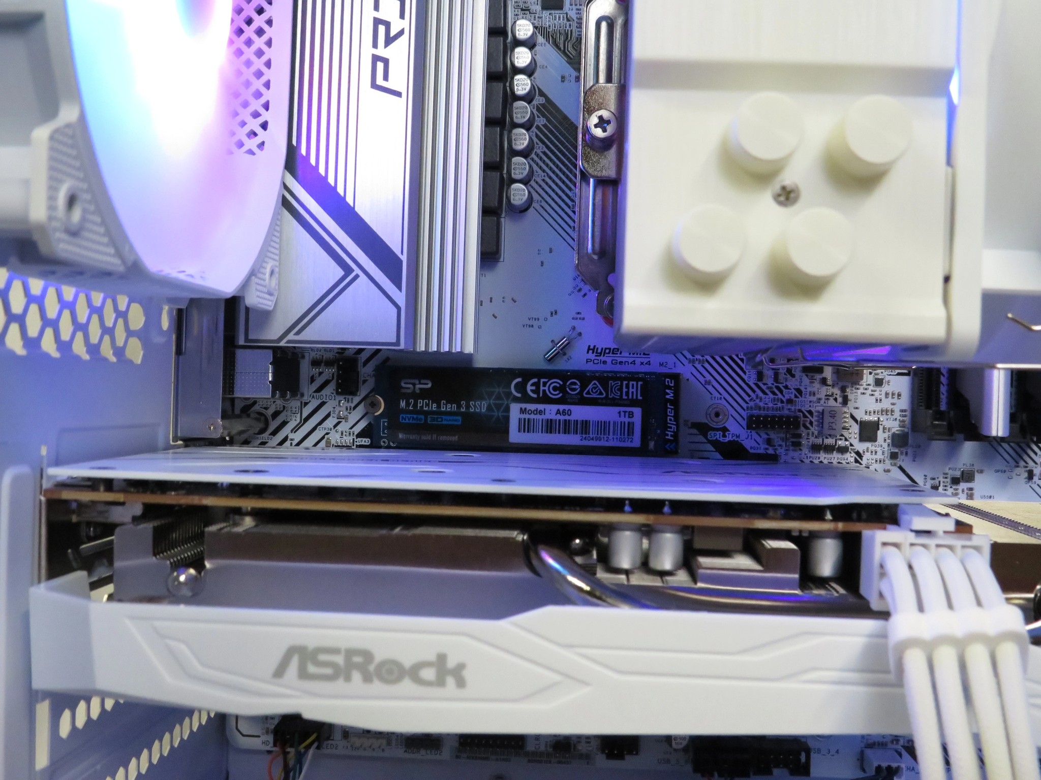 WHITE OUT: All New Parts! Ryzen 5 5600 + AMD RX 6600 + 16 GB RAM + 1 TB NVME SSD