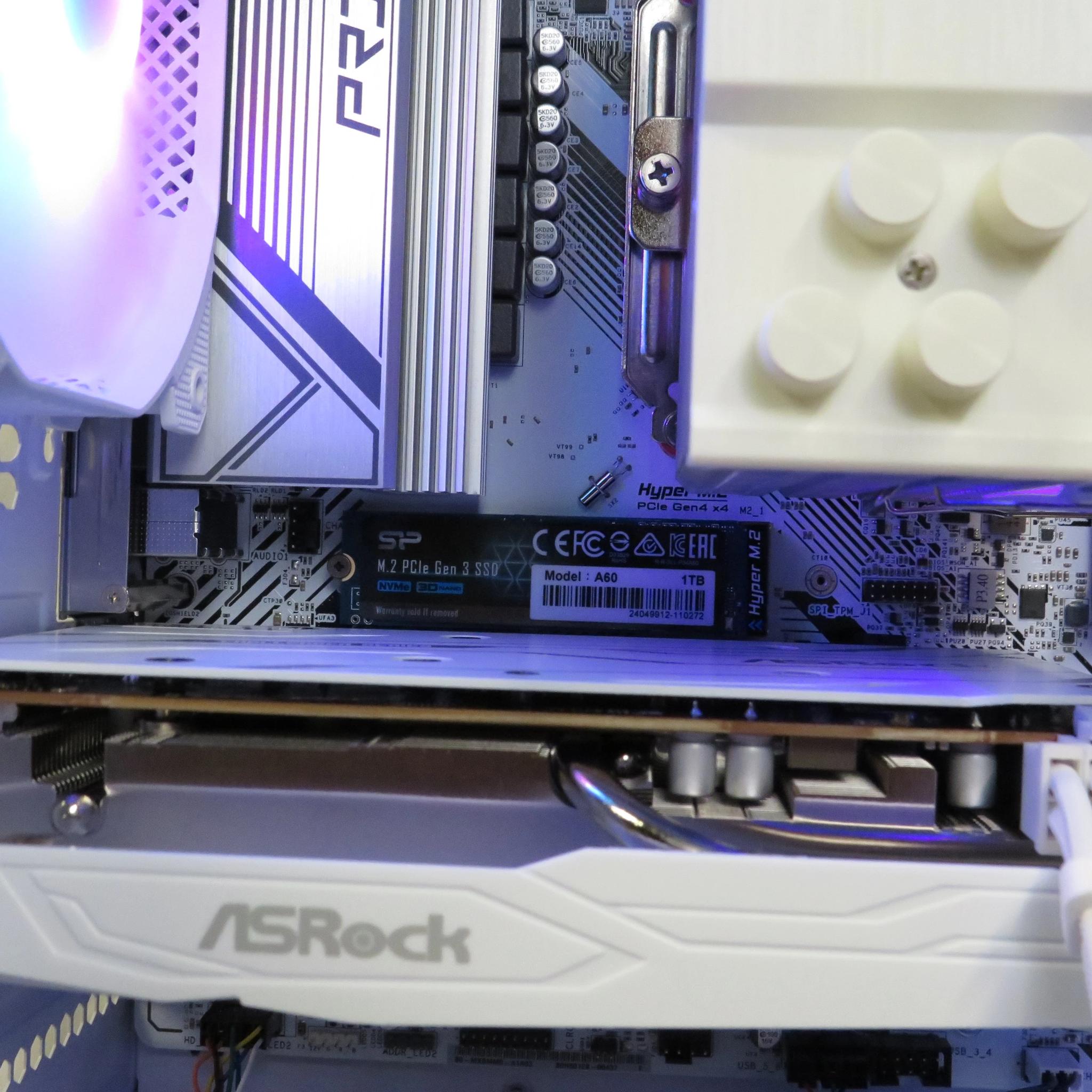 WHITE OUT: All New Parts! Ryzen 5 5600 + AMD RX 6600 + 16 GB RAM + 1 TB NVME SSD