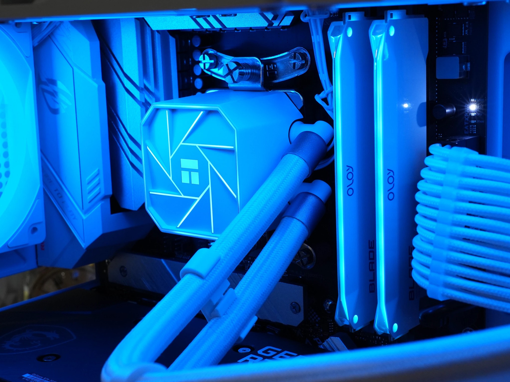 🧊🧊 Frost's Core | Ryzen 7 5700X - RTX 3070 8GB - 32GB 3600MHz RAM | Mid-Range Gaming PC