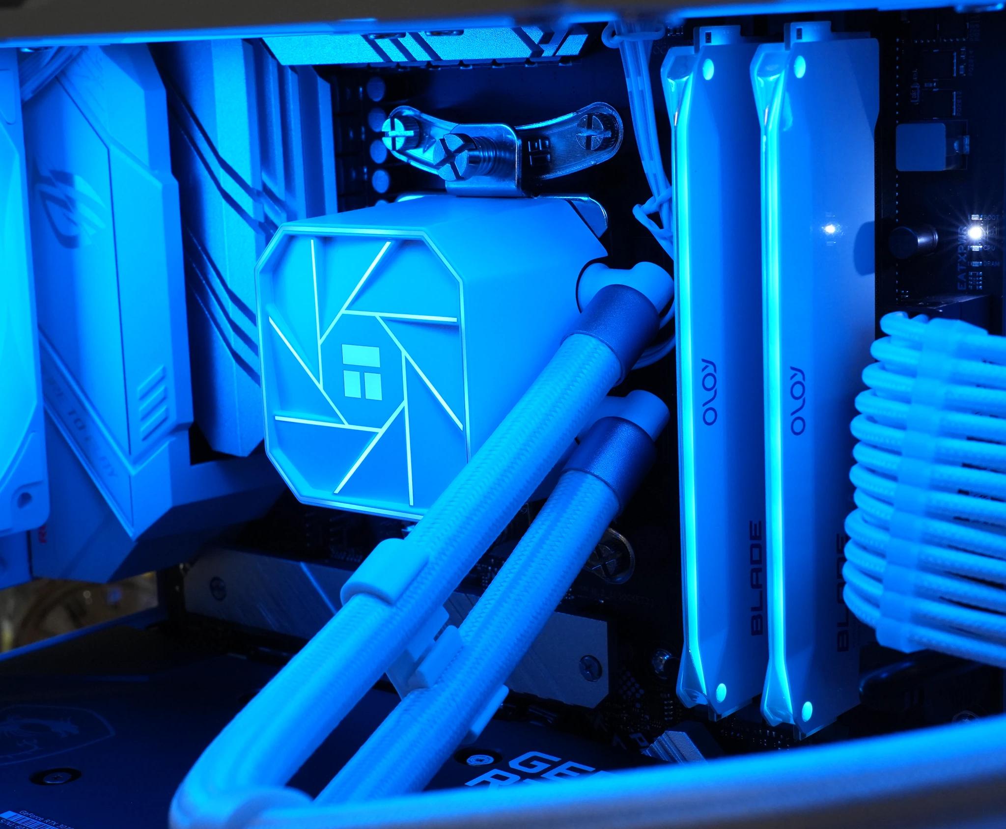 🧊🧊 Frost's Core | Ryzen 7 5700X - RTX 3070 8GB - 32GB 3600MHz RAM | Mid-Range Gaming PC