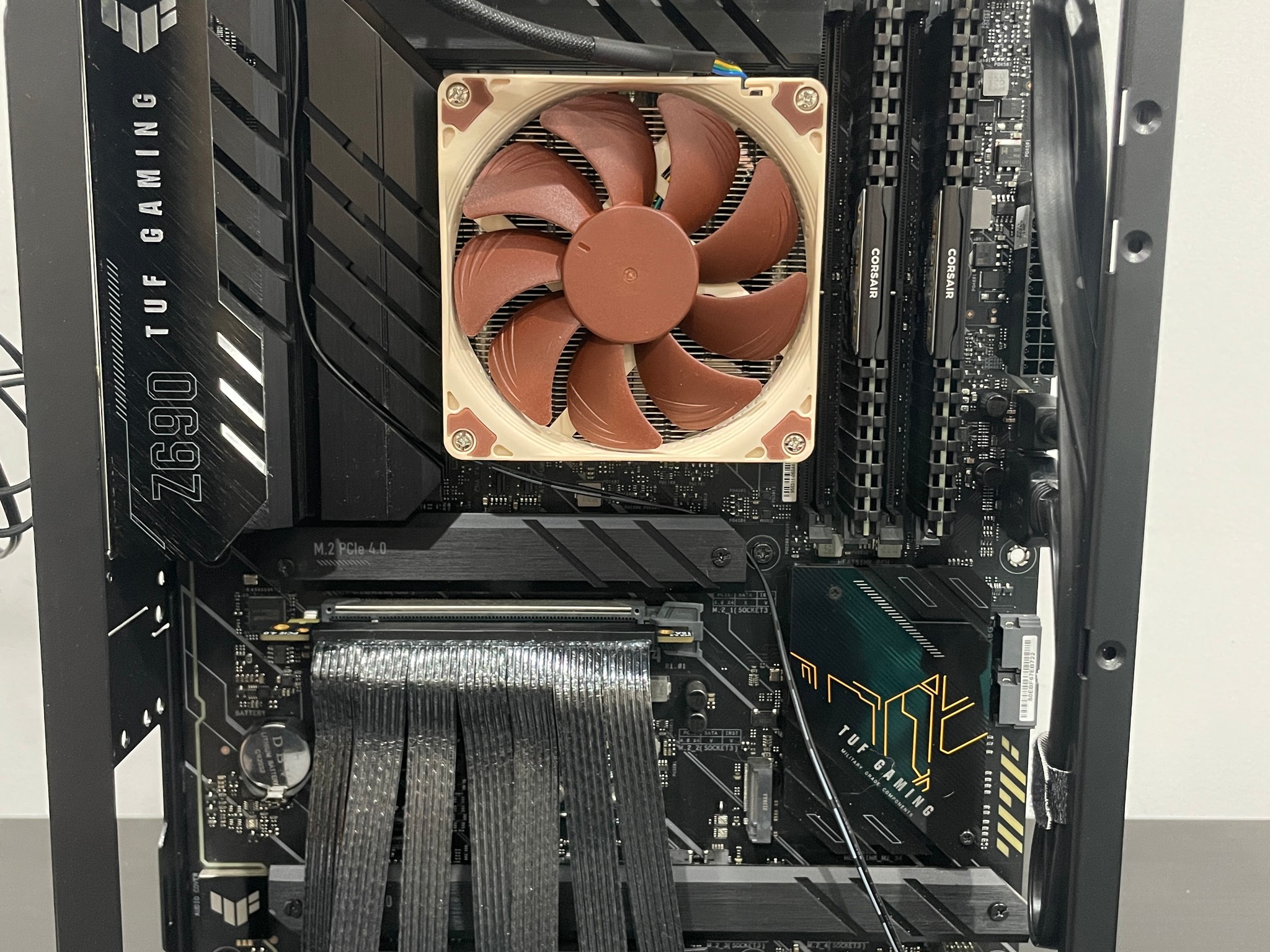 SSUPD Meshroom S V2, Intel 7-12700k, Corsair 16GB RAM, ASUS Z690 Motherboard, 2x SSDs, and PCI Riser