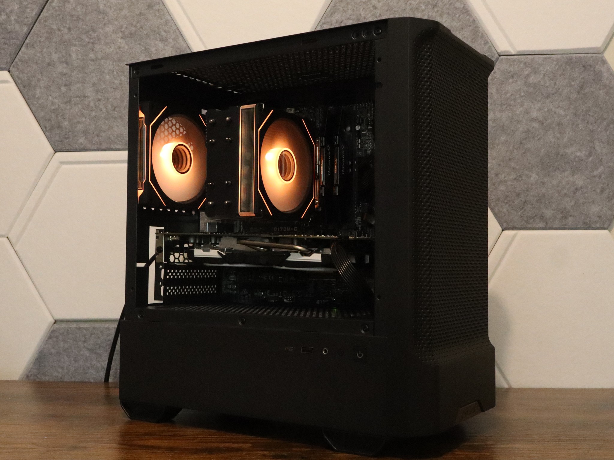 Gaming PC | RX 580 8gb | i7 7700 | 16gb DDR4 Ram | 850 gb storage | windows 11 & wifi