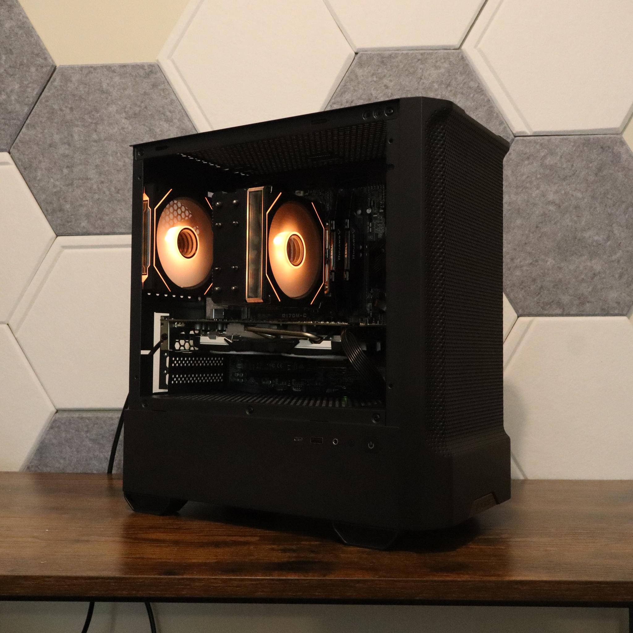 Gaming PC | RX 580 8gb | i7 7700 | 16gb DDR4 Ram | 850 gb storage | windows 11 & wifi