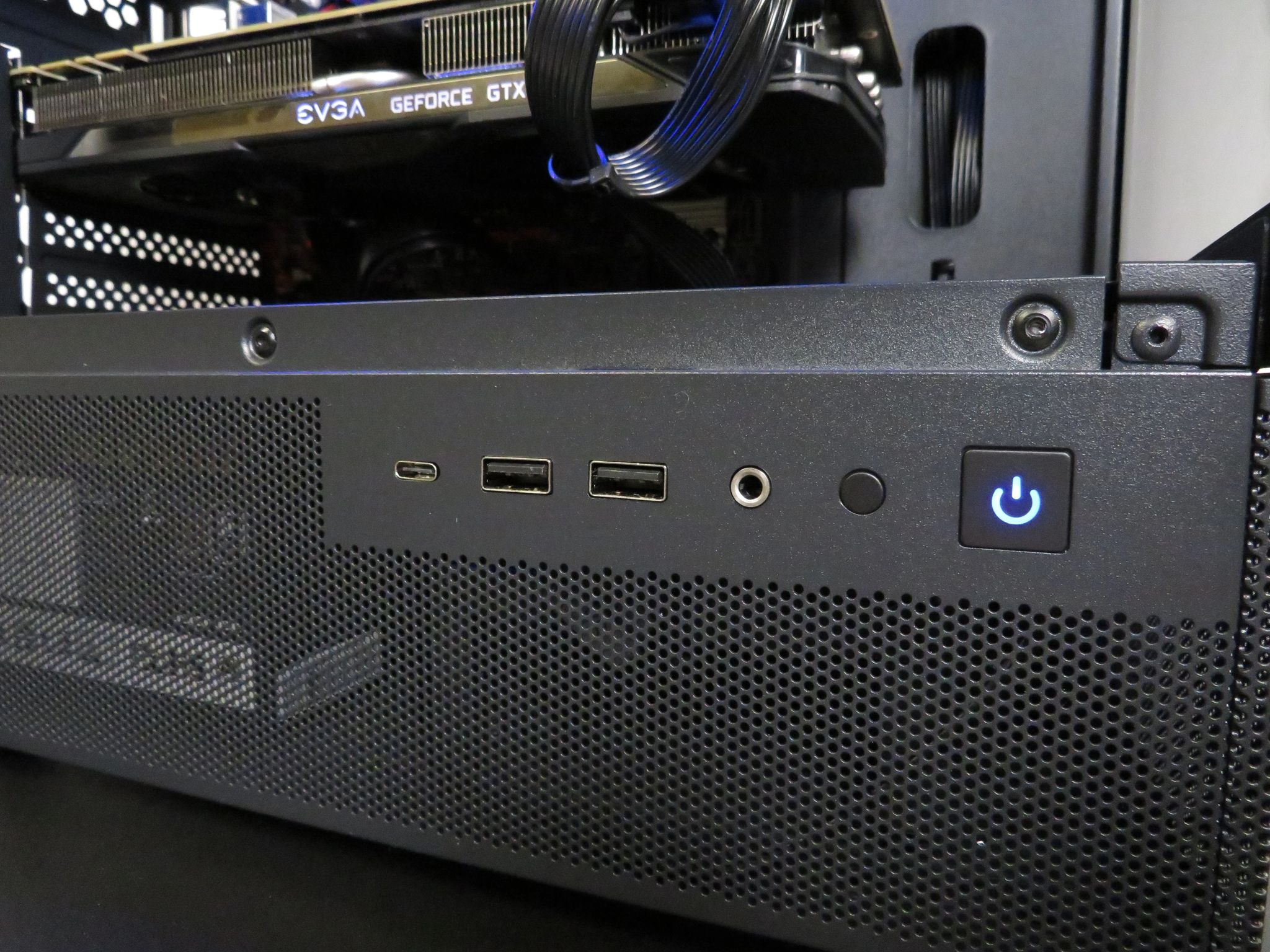 Budget at its best! Ryzen 5 2600X + EVGA GTX 980Ti + 1 TB SSD + 16 GB DDR4