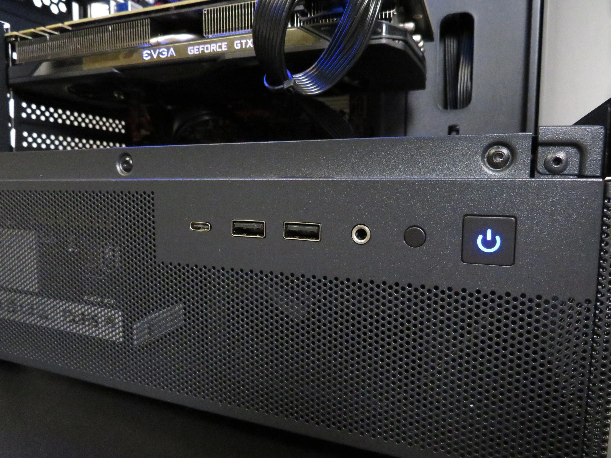 Budget at its best! Ryzen 5 2600X + EVGA GTX 980Ti + 1 TB SSD + 16 GB DDR4