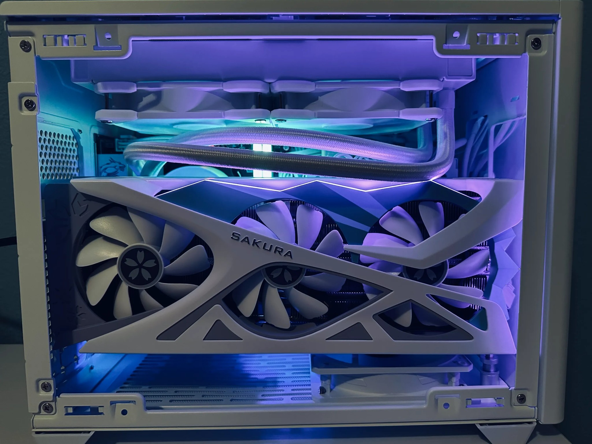 SAKURA RX 7800XT 16 GB | AMD 7600X3D | SFX MINI ITX BUILD | COOLERMASTER NR200P V2 | 32Gb @ 6000MT/s