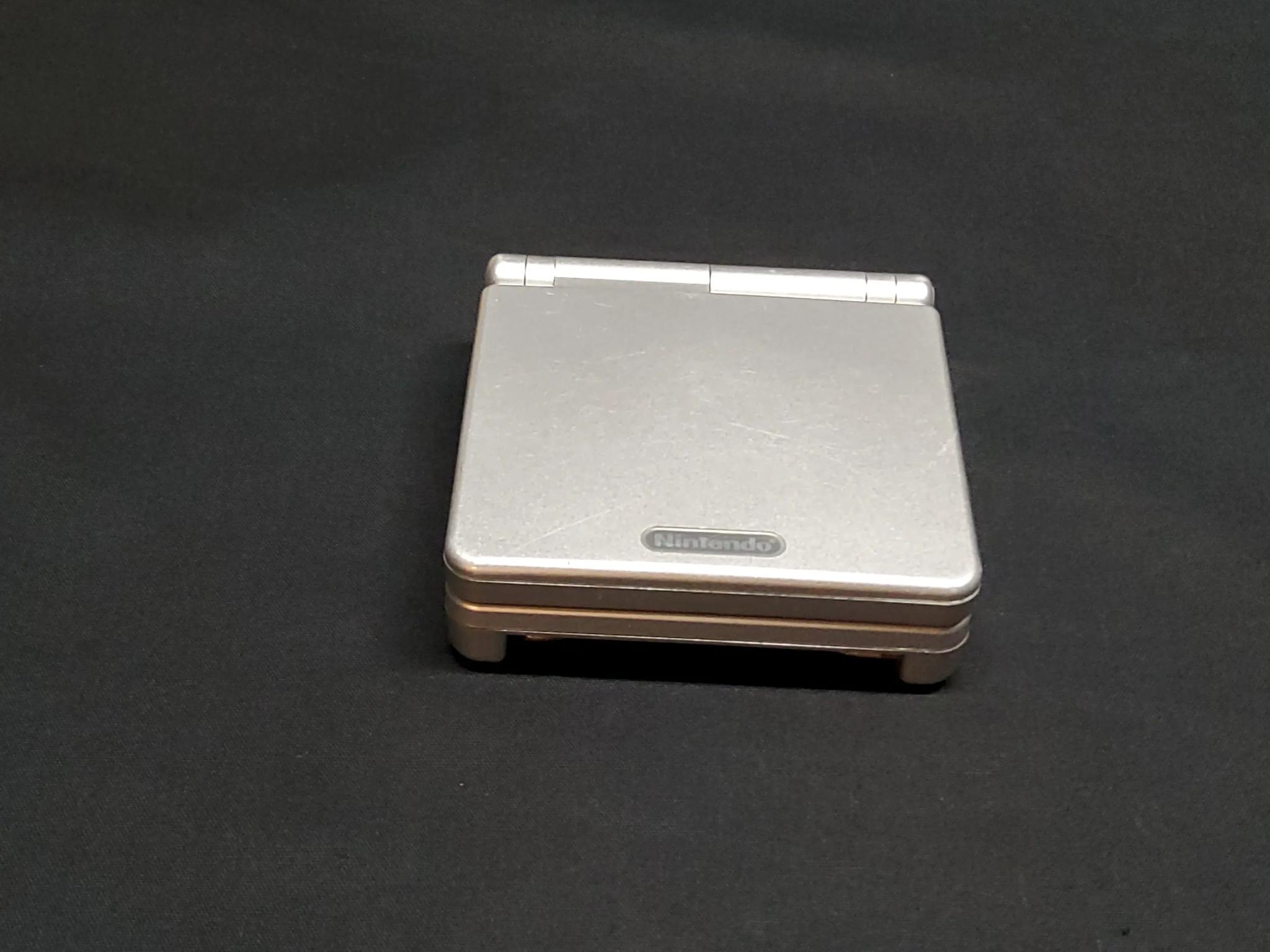 GameBoy Advance SP + The Legend of Zelda : The Minish Cap