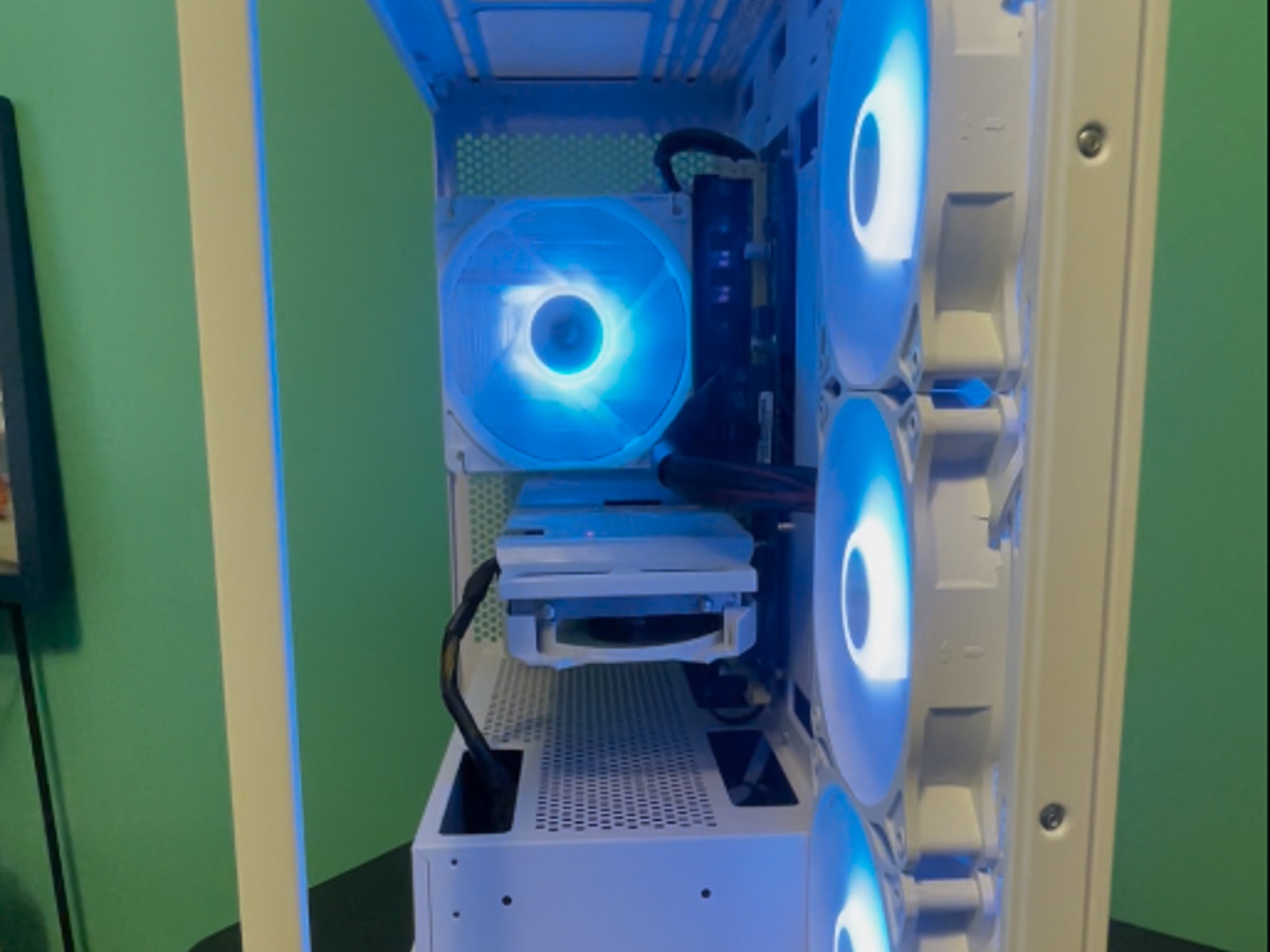 OPEN White Gaming PC| Intel i5 / Amd RX580 / 8GB / 500GB SSD Win 10 Pro WiFi