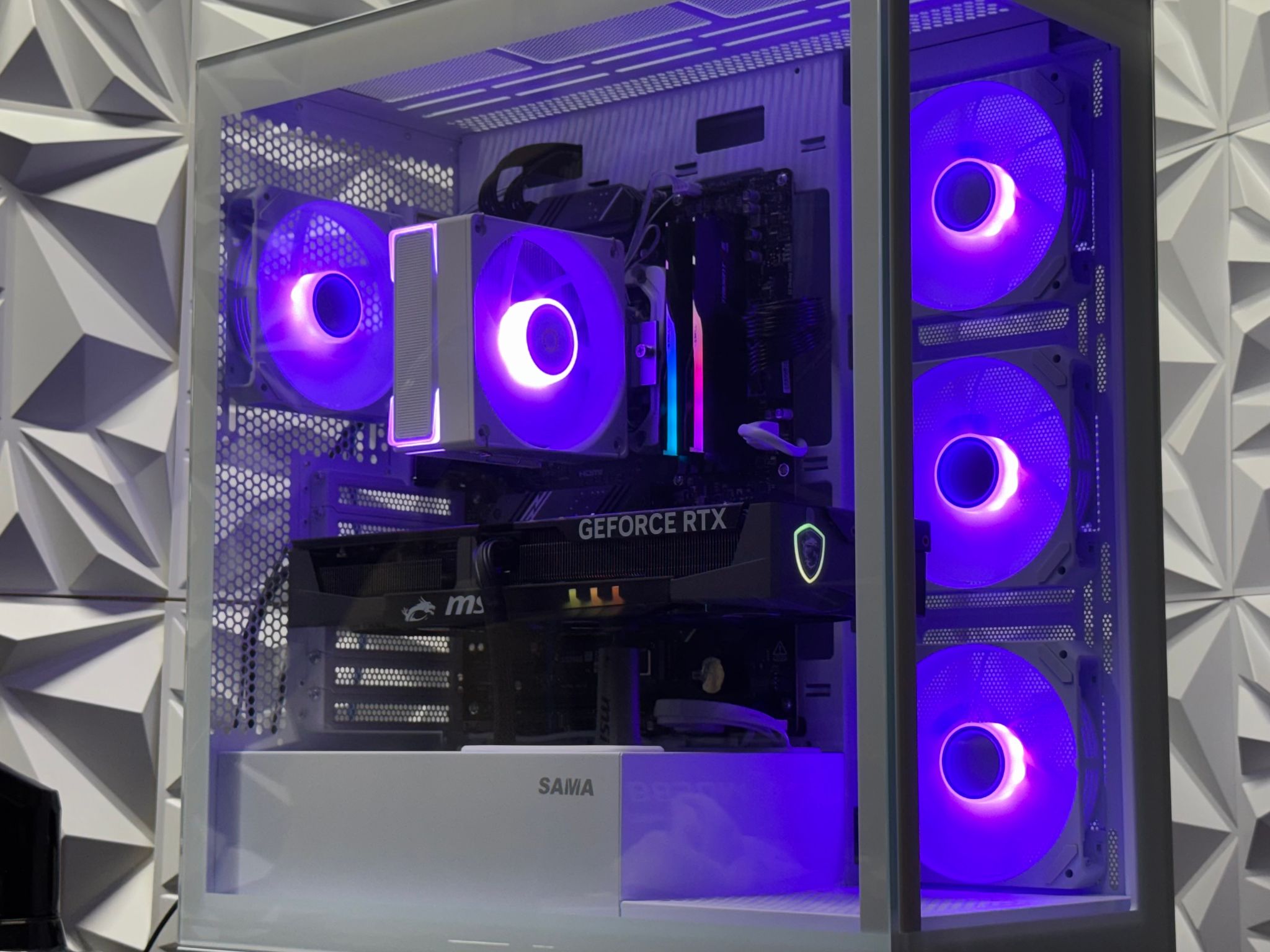 RTX 5070 / Ryzen 7 7700x / 32GB DDR5 Ram / 1TB SSD / Gaming pc / Streaming pc / Creator pc