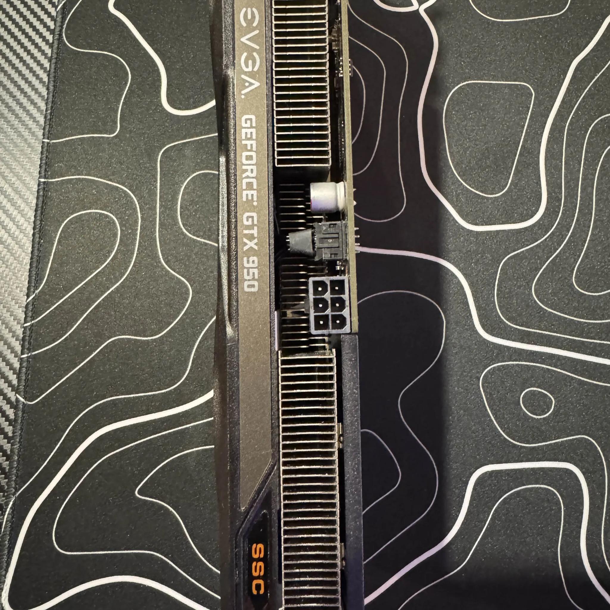 EVGA SSC ACX 2.0 GeForce GTX 950 2 GB Video Card