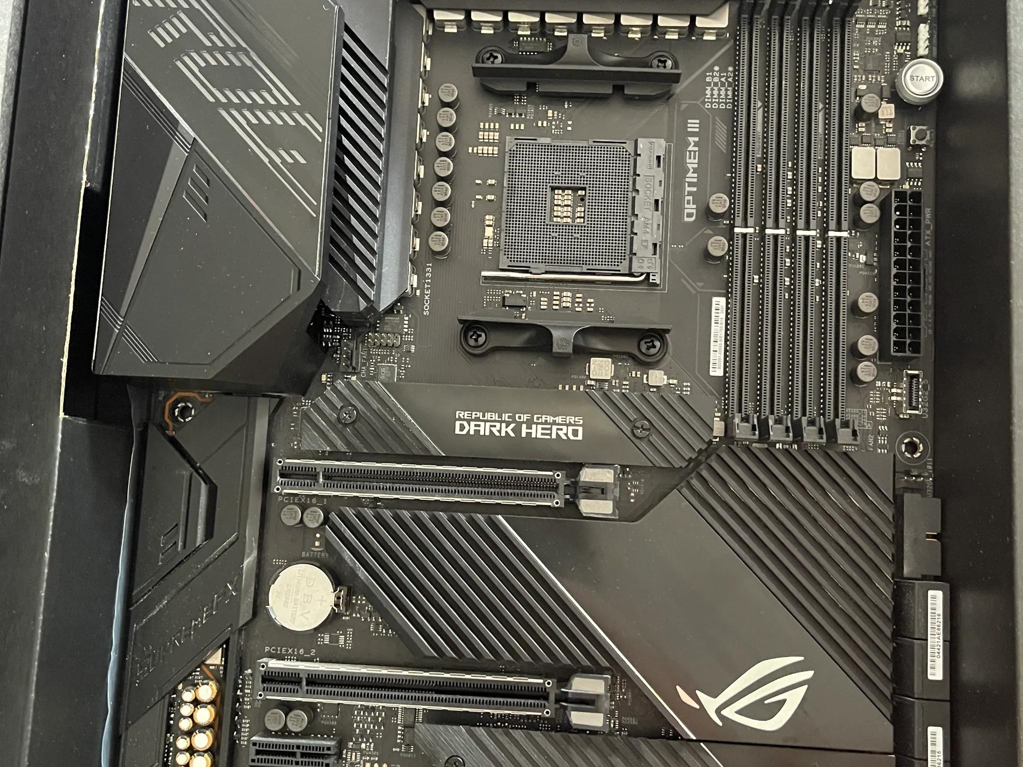 ⚠️LIKE NEW⚠️ Asus X570 ROG Crosshair VIII Dark Hero ATX AM4 Motherboard