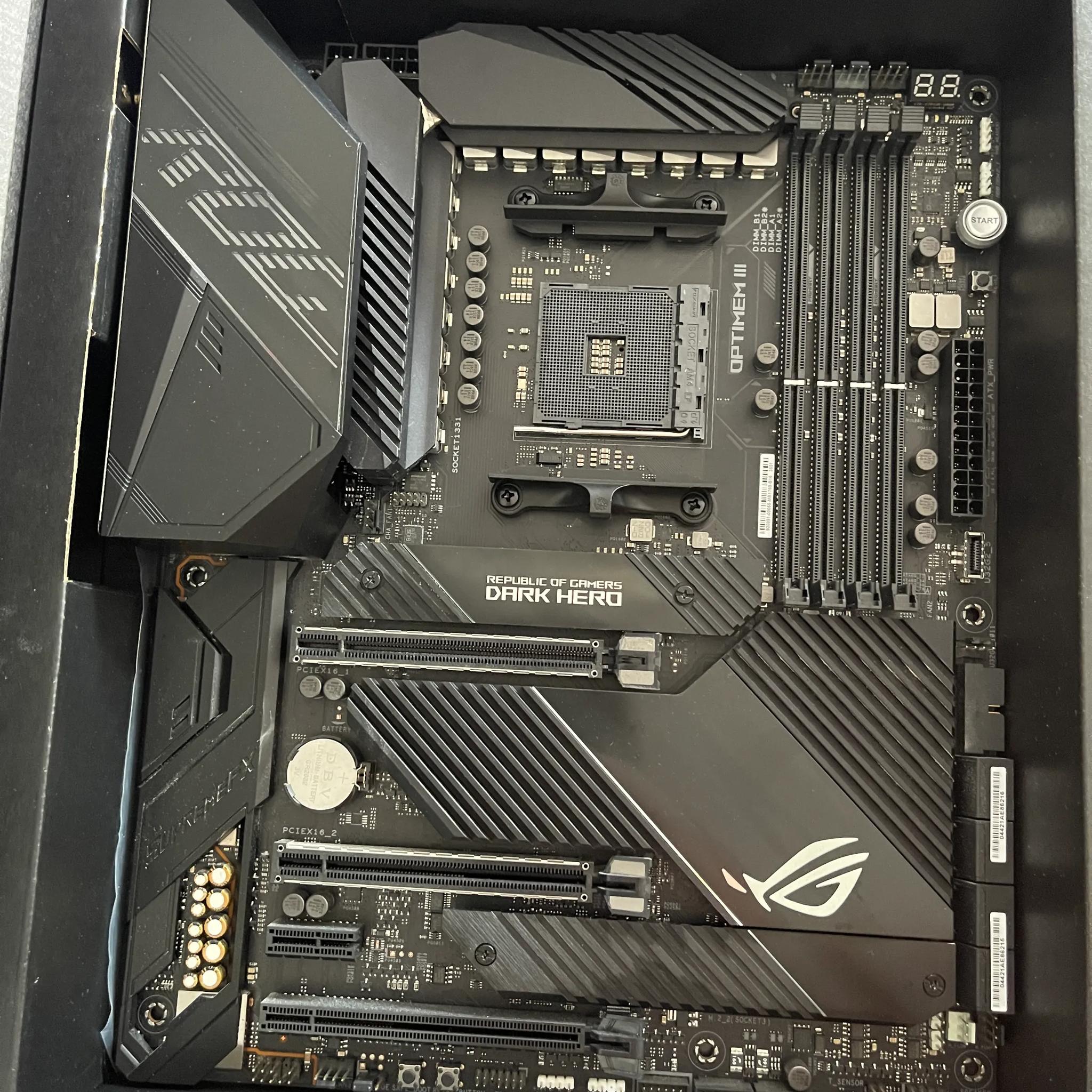 ⚠️LIKE NEW⚠️ Asus X570 ROG Crosshair VIII Dark Hero ATX AM4 Motherboard