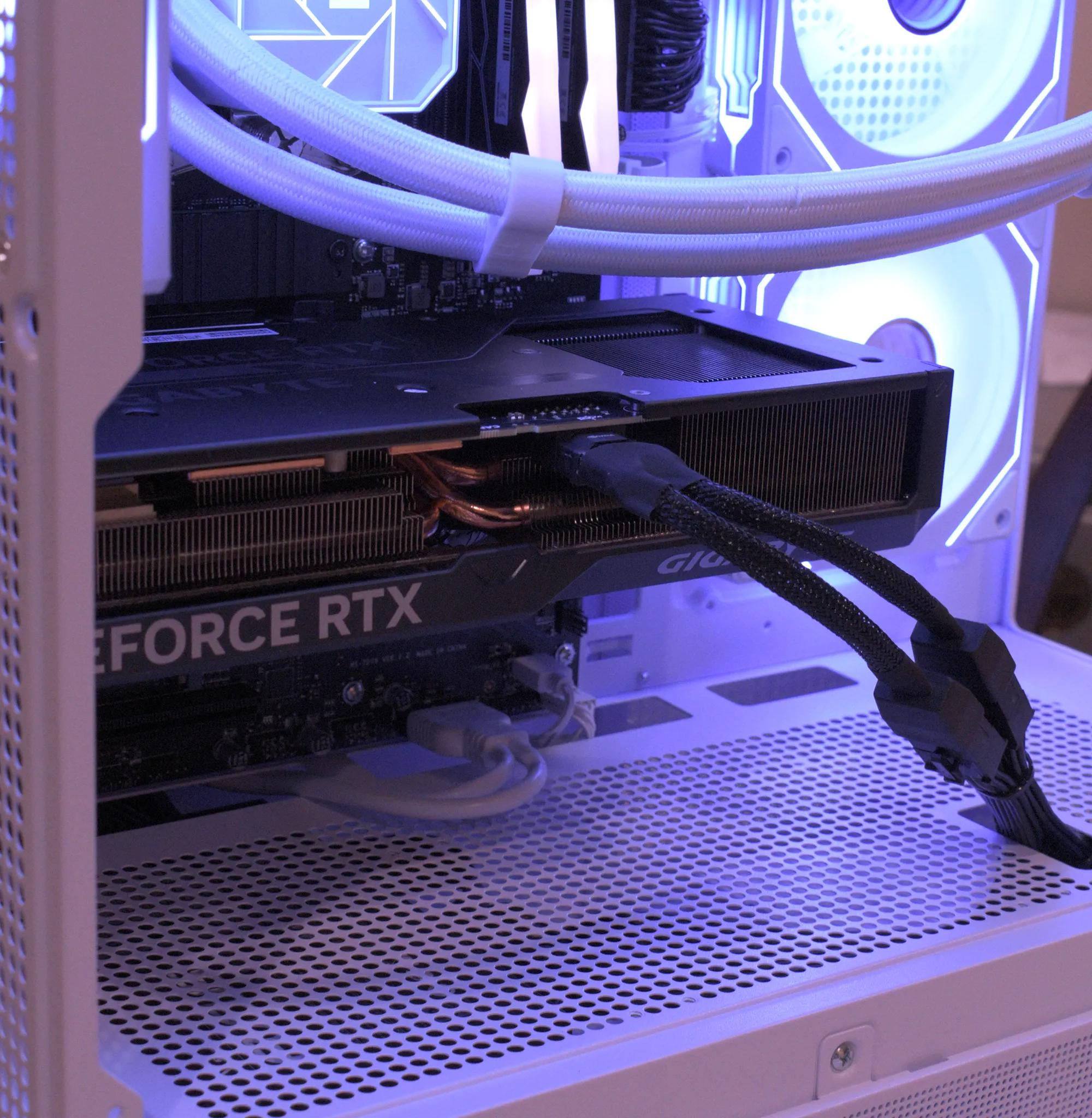 Gaming PC | Ryzen 7 7700X | RTX 4070ti 12GB | 32GB Ram DDR5 | 1TB nVME SSD | 1440p White Gaming PC