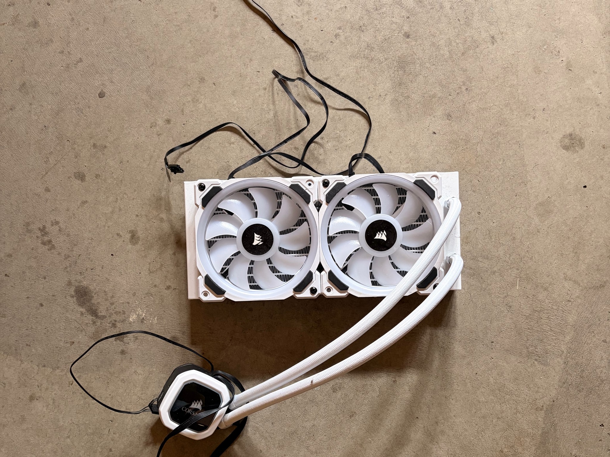 CORSAIR WHITE LIQUID CPU COOLER - NEVER USED