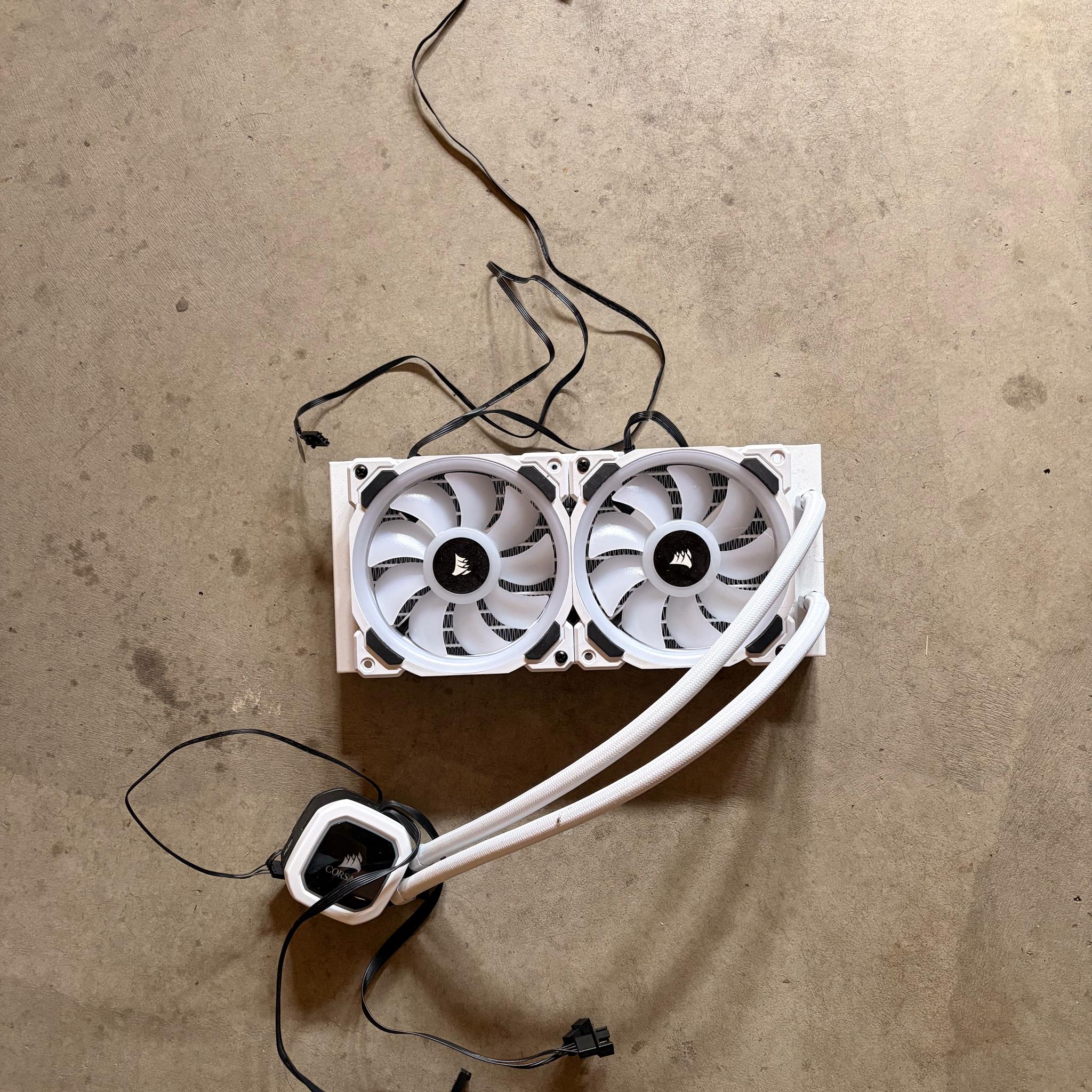 CORSAIR WHITE LIQUID CPU COOLER - NEVER USED