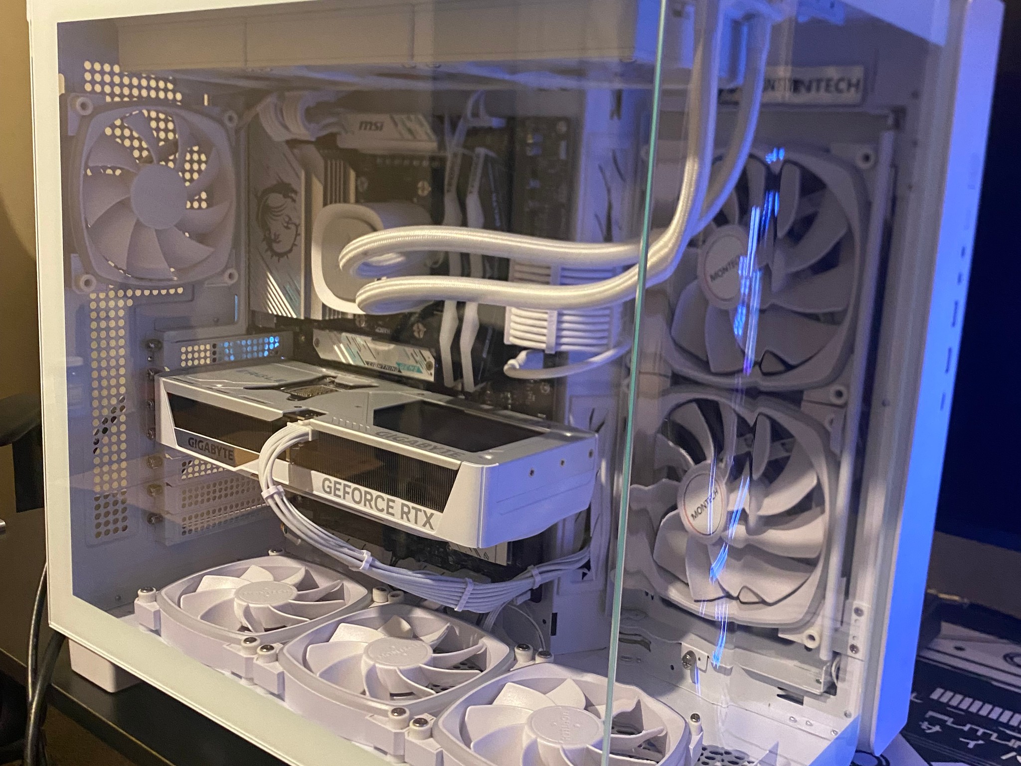 "BLIZZARD" ALL-WHITE HIGH-END GAMING PC | RYZEN 7 9800X3D | RTX 5070 | 32GB DDR5