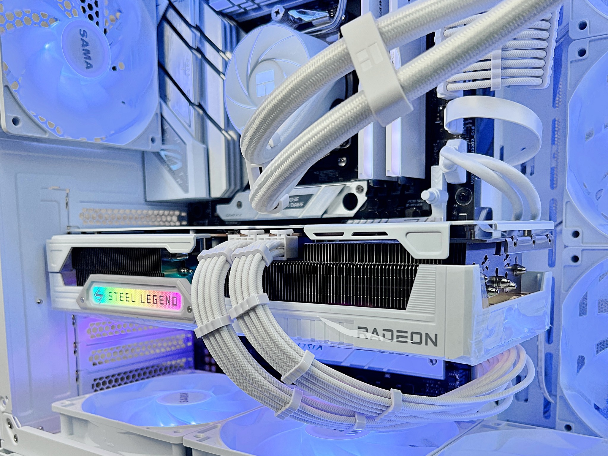 RX 9070 XT Ryzen 7800X3D 32GB DDR5 2TB M.2 Win 11 Pro Gaming PC