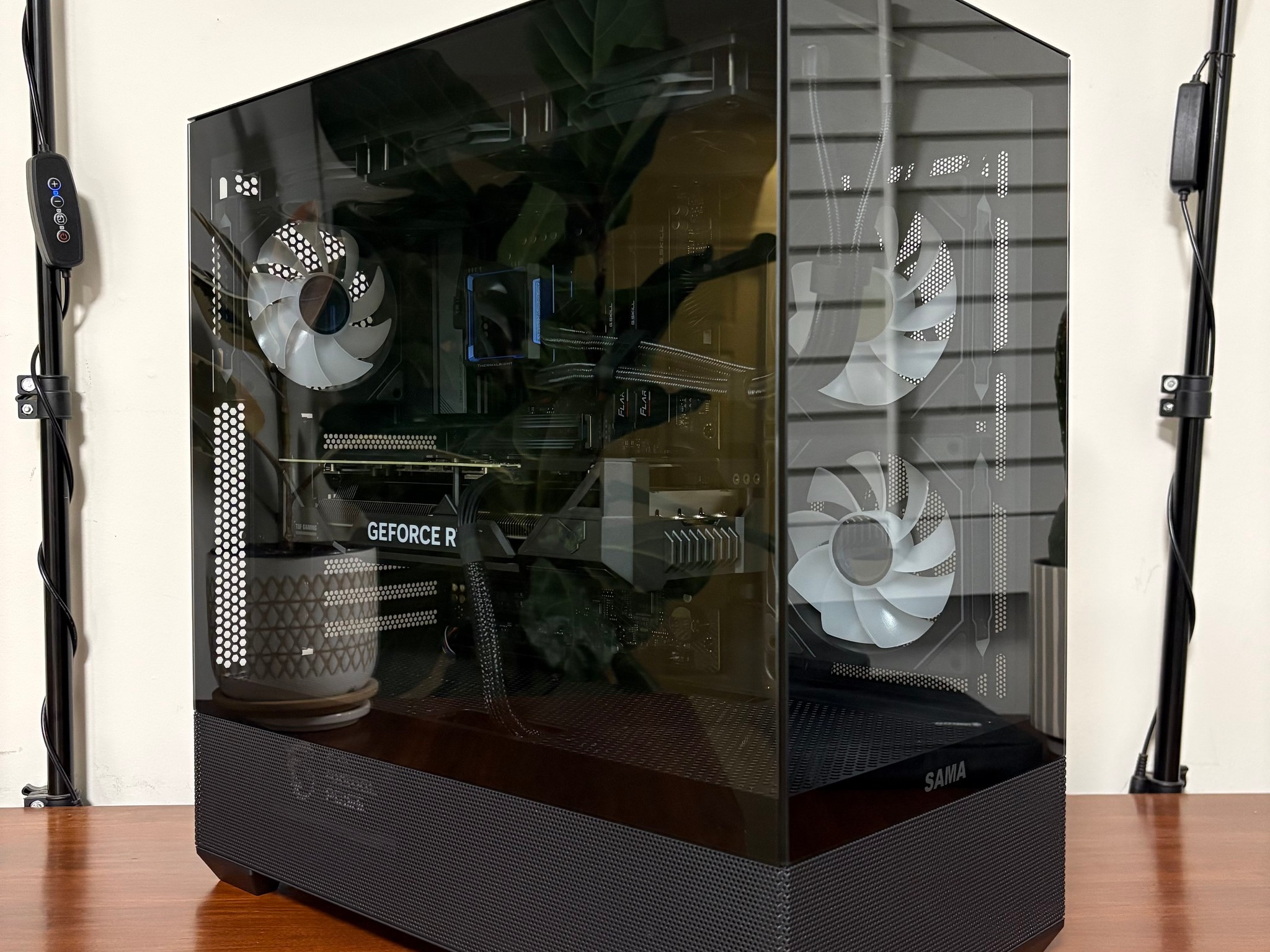RTX 4070 Ti SUPER | Ryzen 7 9700X | 32GB DDR5 | 2TB NVMe | 850W Gold | Sama SV02 Black