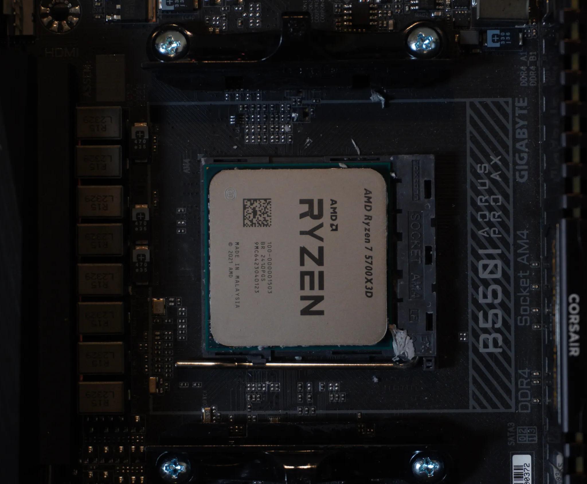 R7 5700x3d + 64 GB DDR4 3600 MHz Ram + Gigabyte B550 ITX
