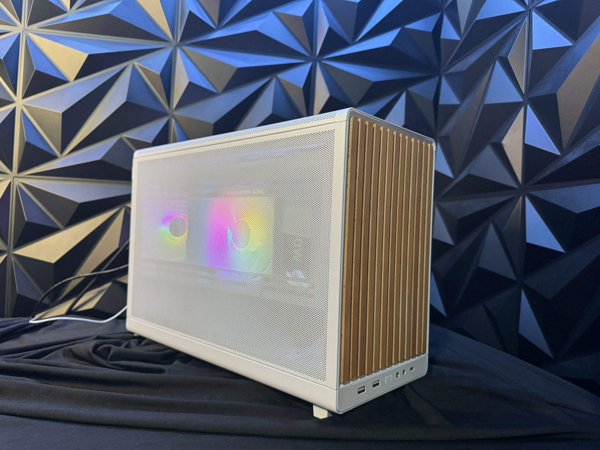 🌲 White Woody ❄️ Ryzen 5 9600X| RTX 3070| 32 GB DDR5 | 2 TB NVMe
