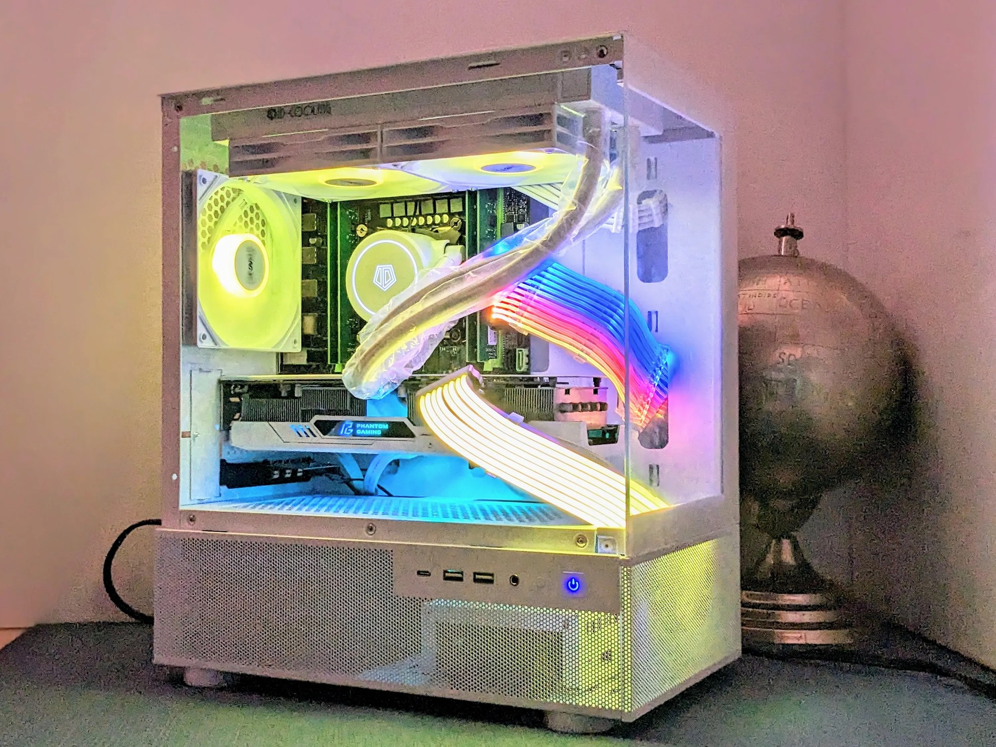 ️ ファントム⚪👻 RX 5700XT 8GB👻32GB DDR4👻 1TB NVMe👻Intel 14-cores 28-threads👻Windows 11 Pro(Activated)