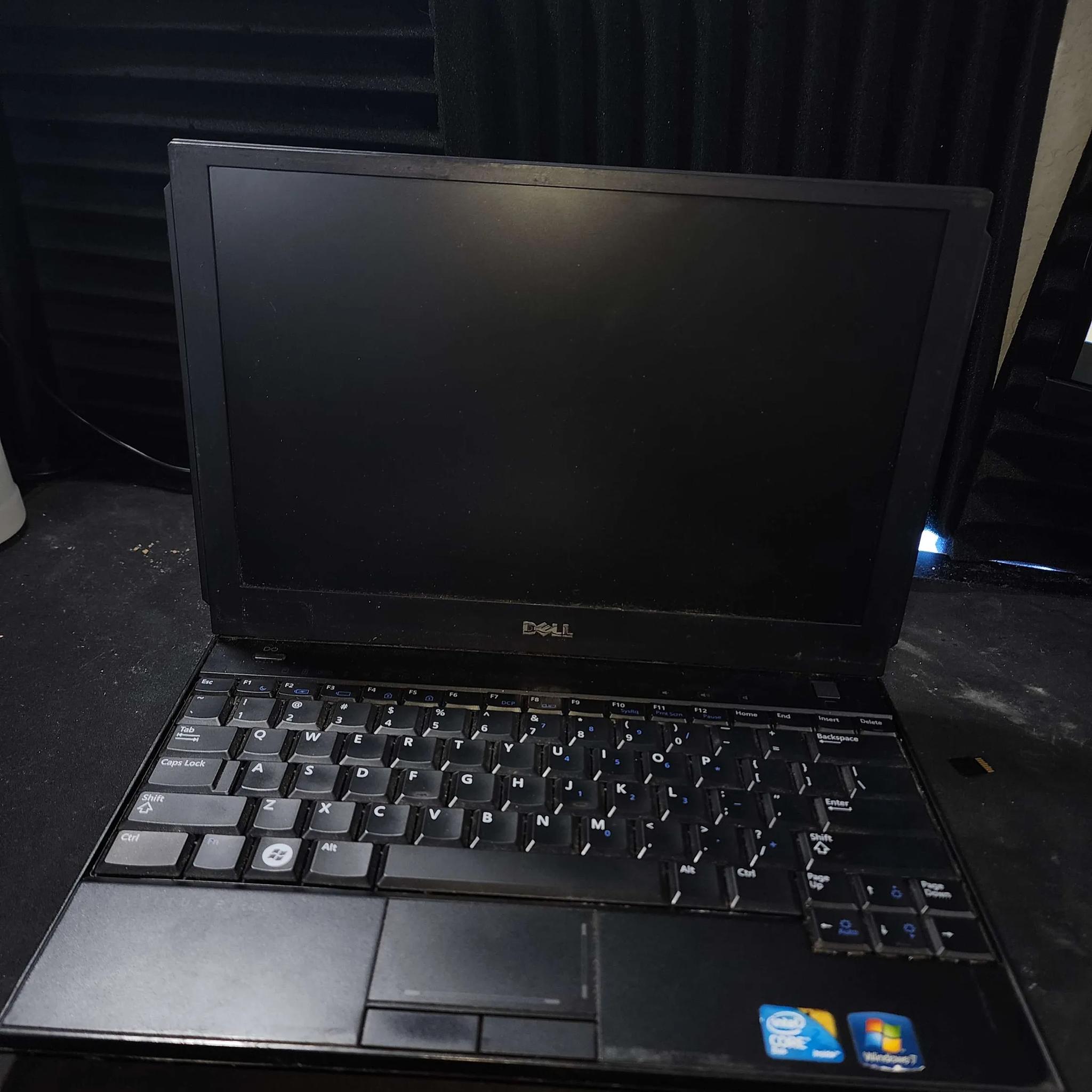 Dell Inspiron 13" Laptop (NO DISK DRIVE)