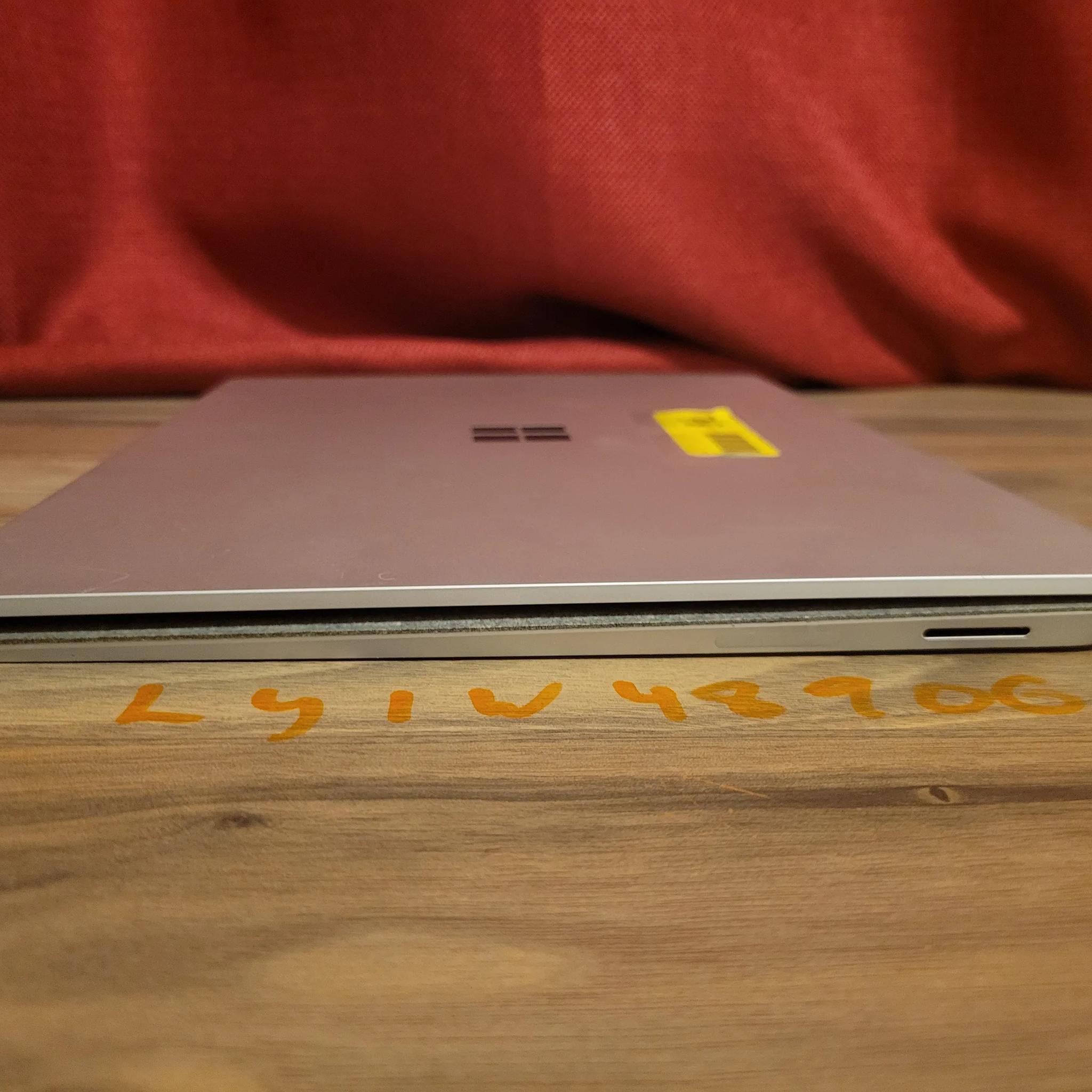 Microsoft Surface Laptop 2 - intel i7 - 512gb - 16gb ram - 13.5" touch screen